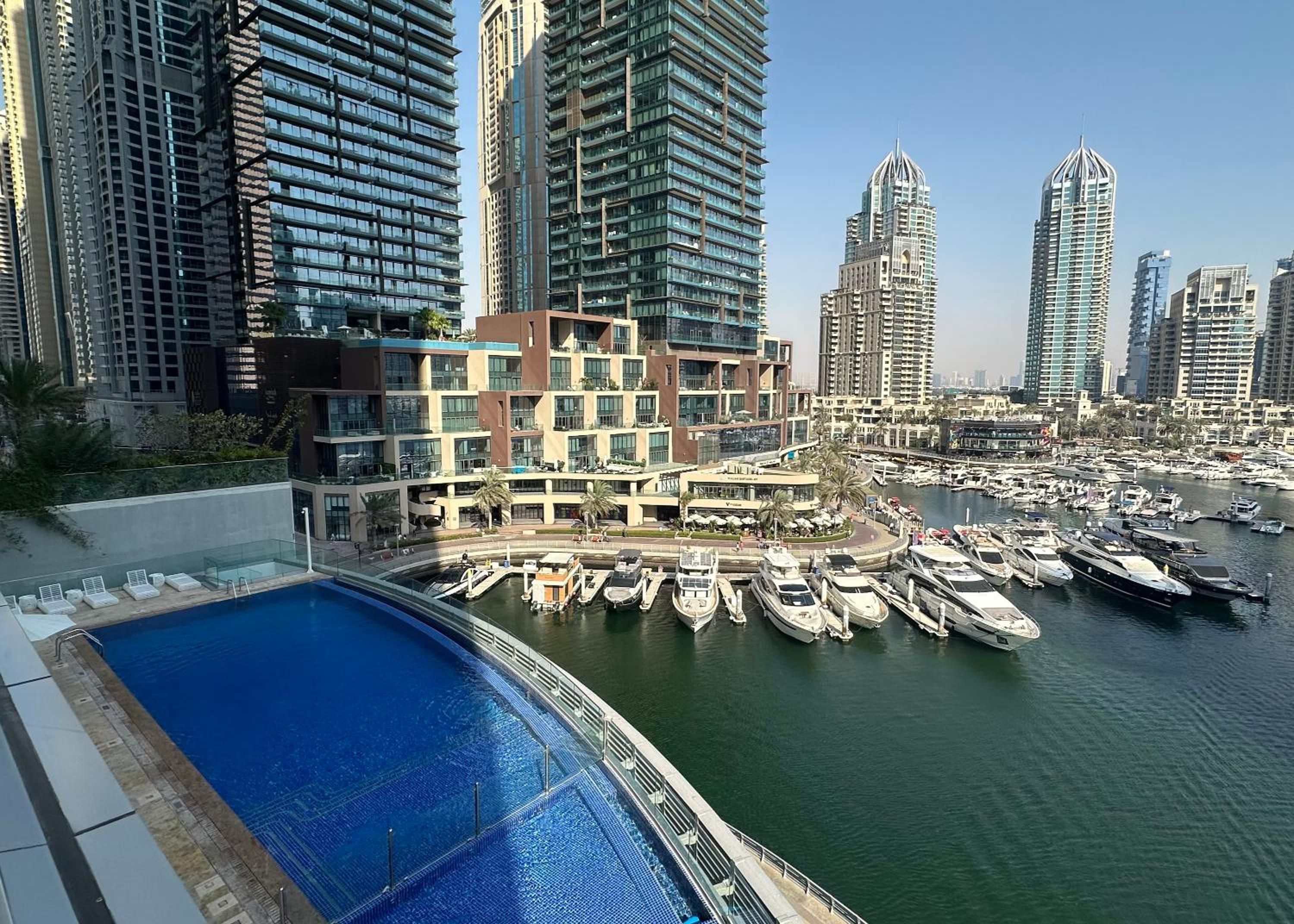 Maison Privee - Sleek Stay in Dubai Marina Famous Twisting Tower