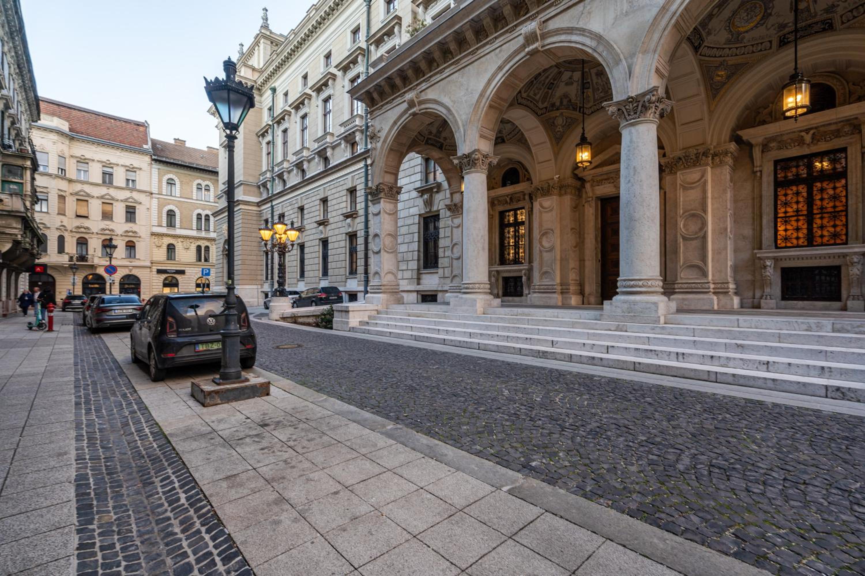 Lázár 16 - Budapest Royal Opera Suite, Best Location by BQA