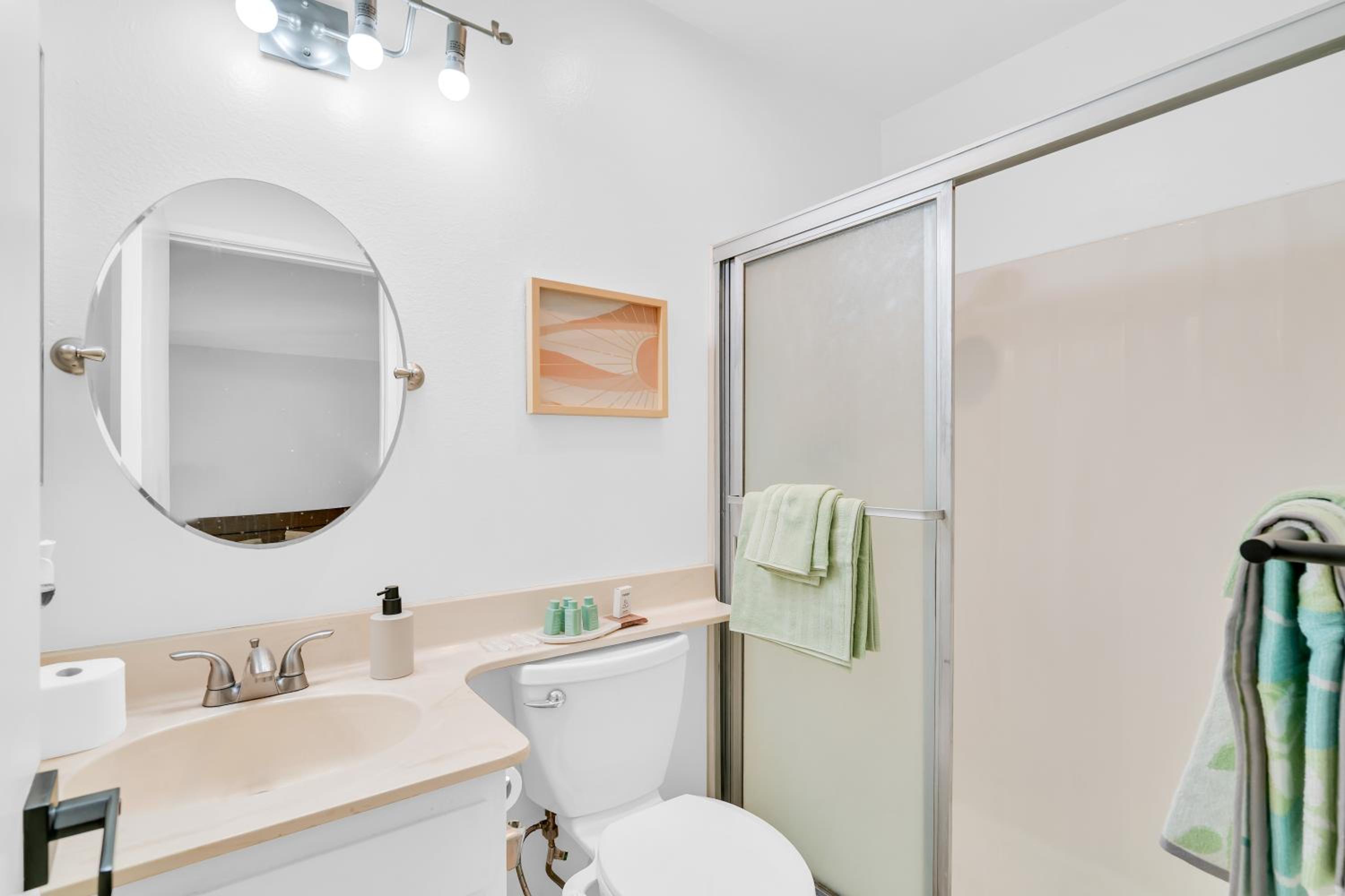 High Ceilings 3BR with Loft-2 Baths Pool & Jacuzzi