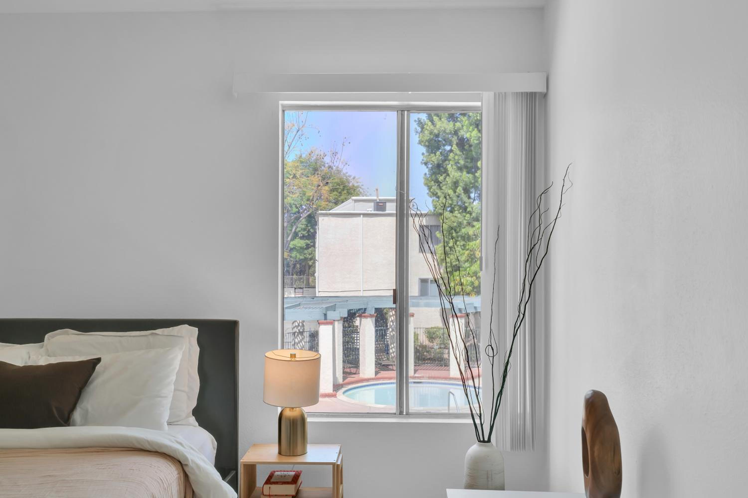 High Ceilings 3BR with Loft-2 Baths Pool & Jacuzzi