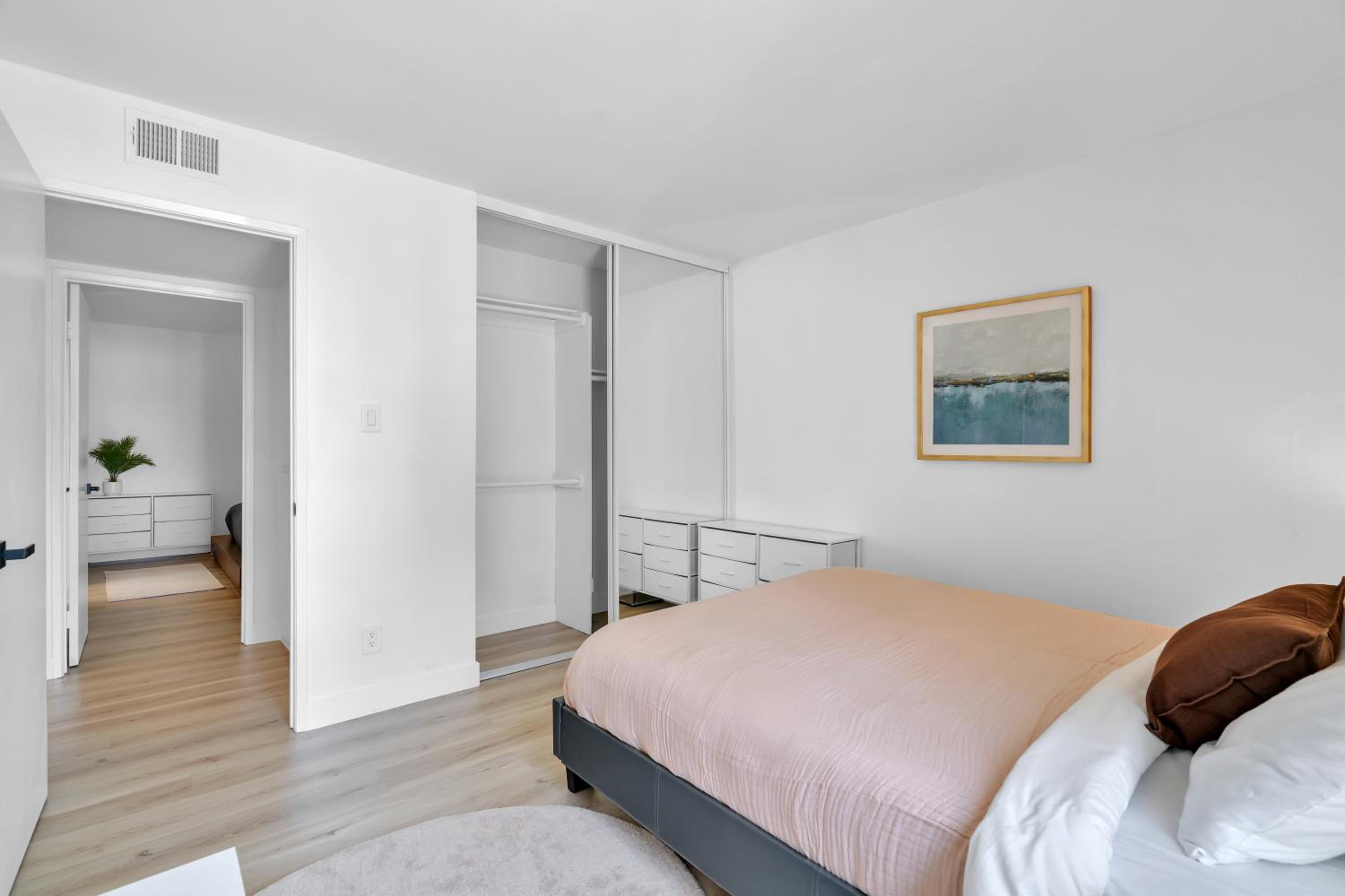 High Ceilings 3BR with Loft-2 Baths Pool & Jacuzzi