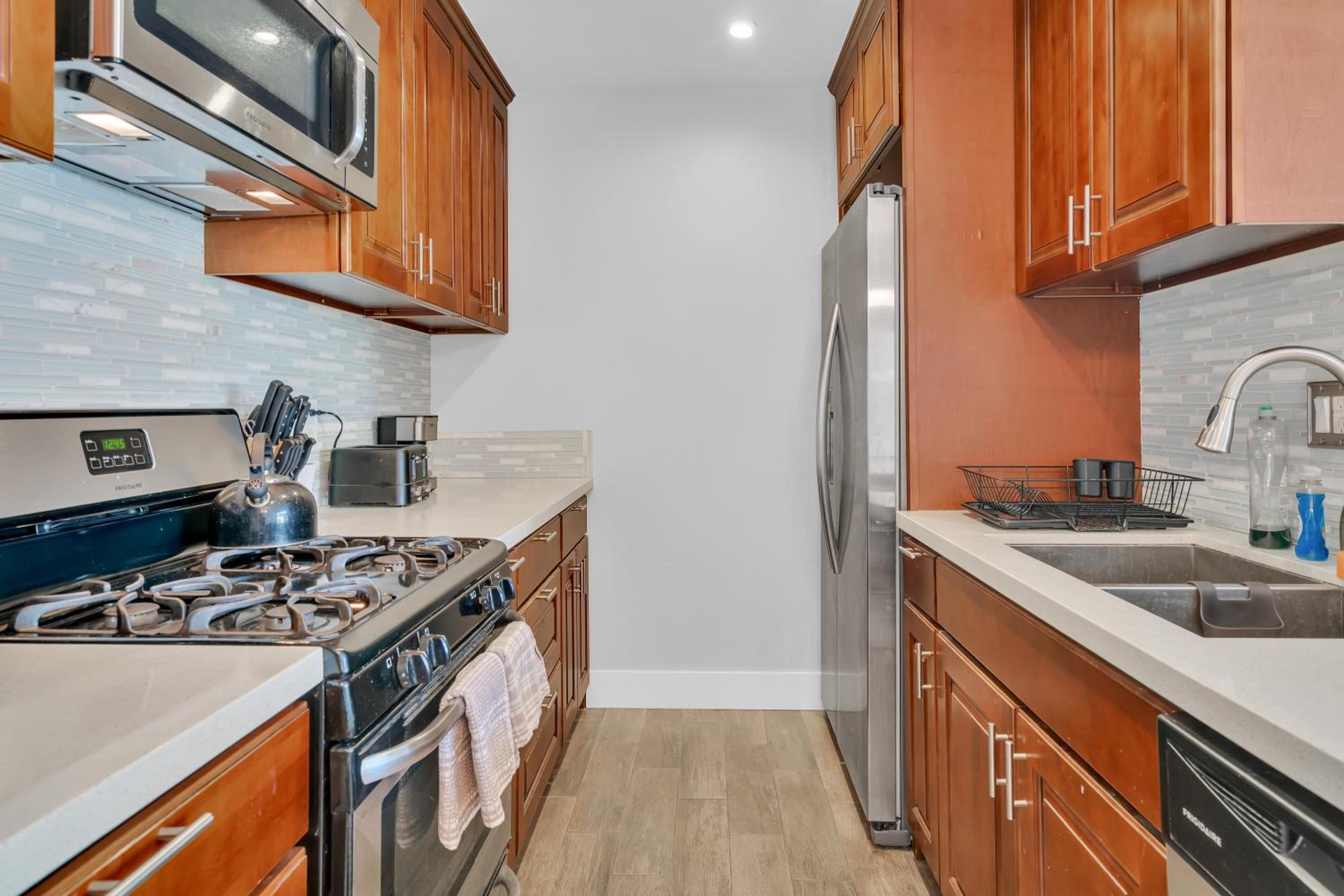 High Ceilings 3BR with Loft-2 Baths Pool & Jacuzzi