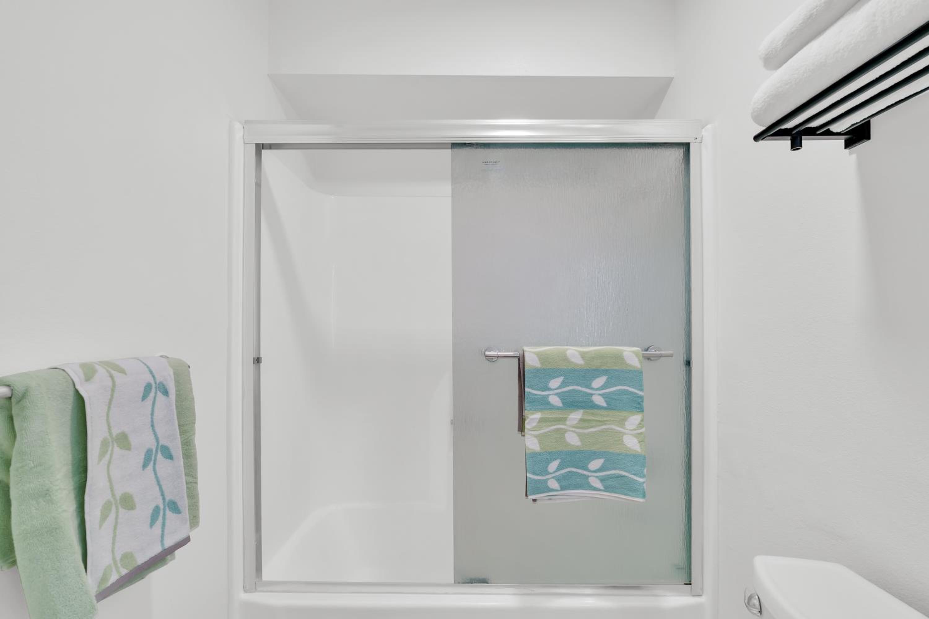 High Ceilings 3BR with Loft-2 Baths Pool & Jacuzzi