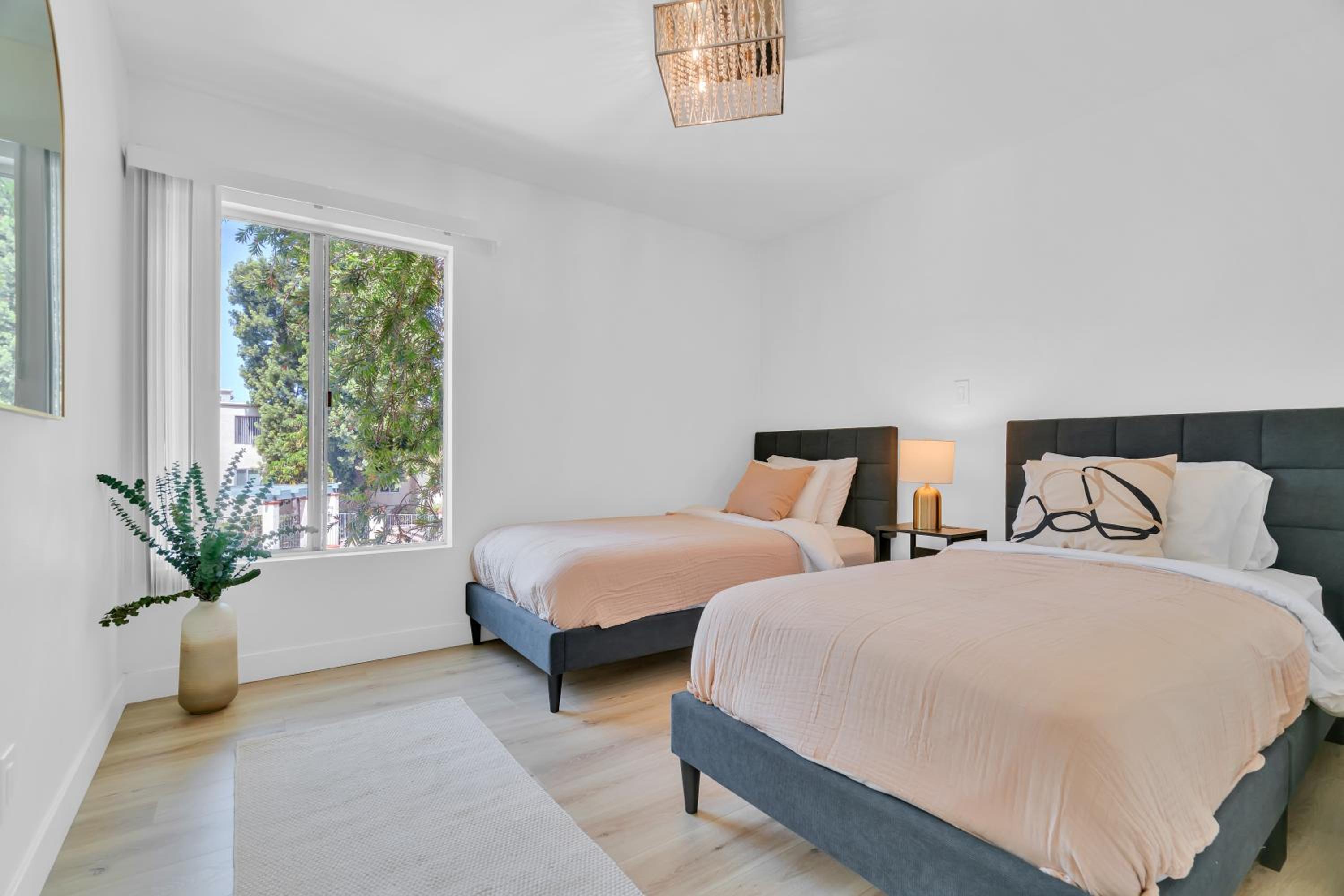 High Ceilings 3BR with Loft-2 Baths Pool & Jacuzzi