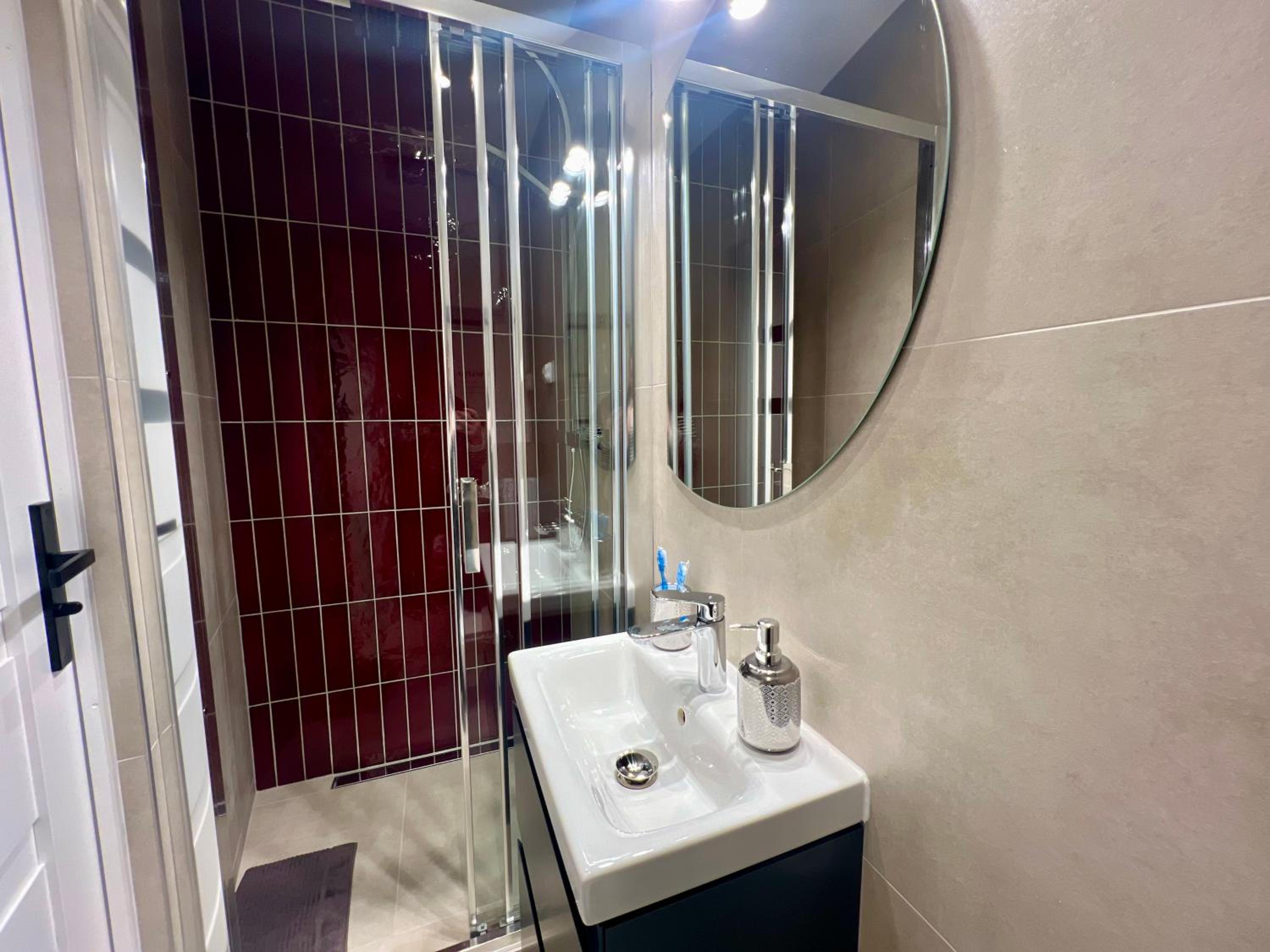 Apartament Czerwone Wino 100m od Szczawno-Zdrój