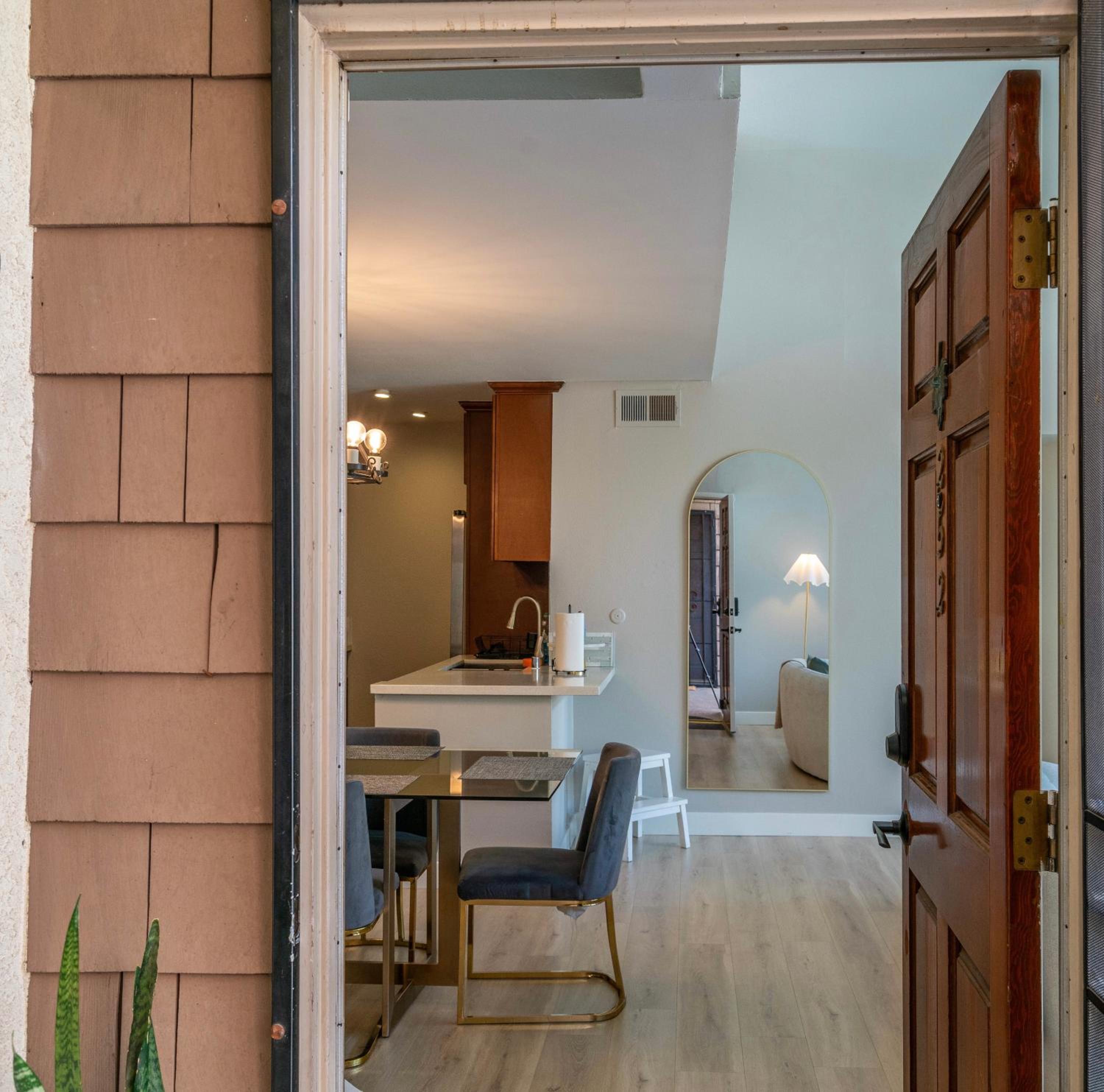 High Ceilings 3BR with Loft-2 Baths Pool & Jacuzzi