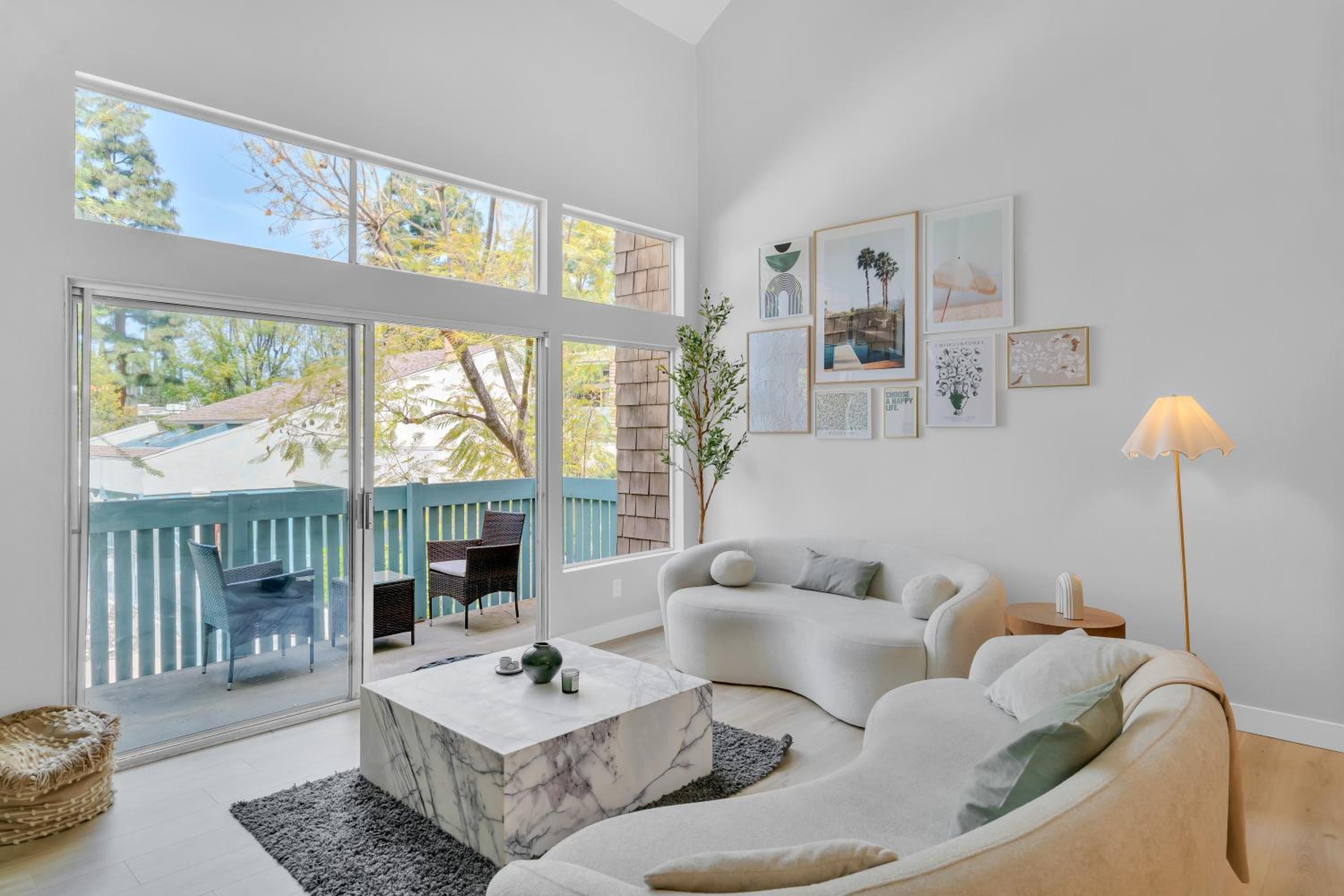 High Ceilings 3BR with Loft-2 Baths Pool & Jacuzzi