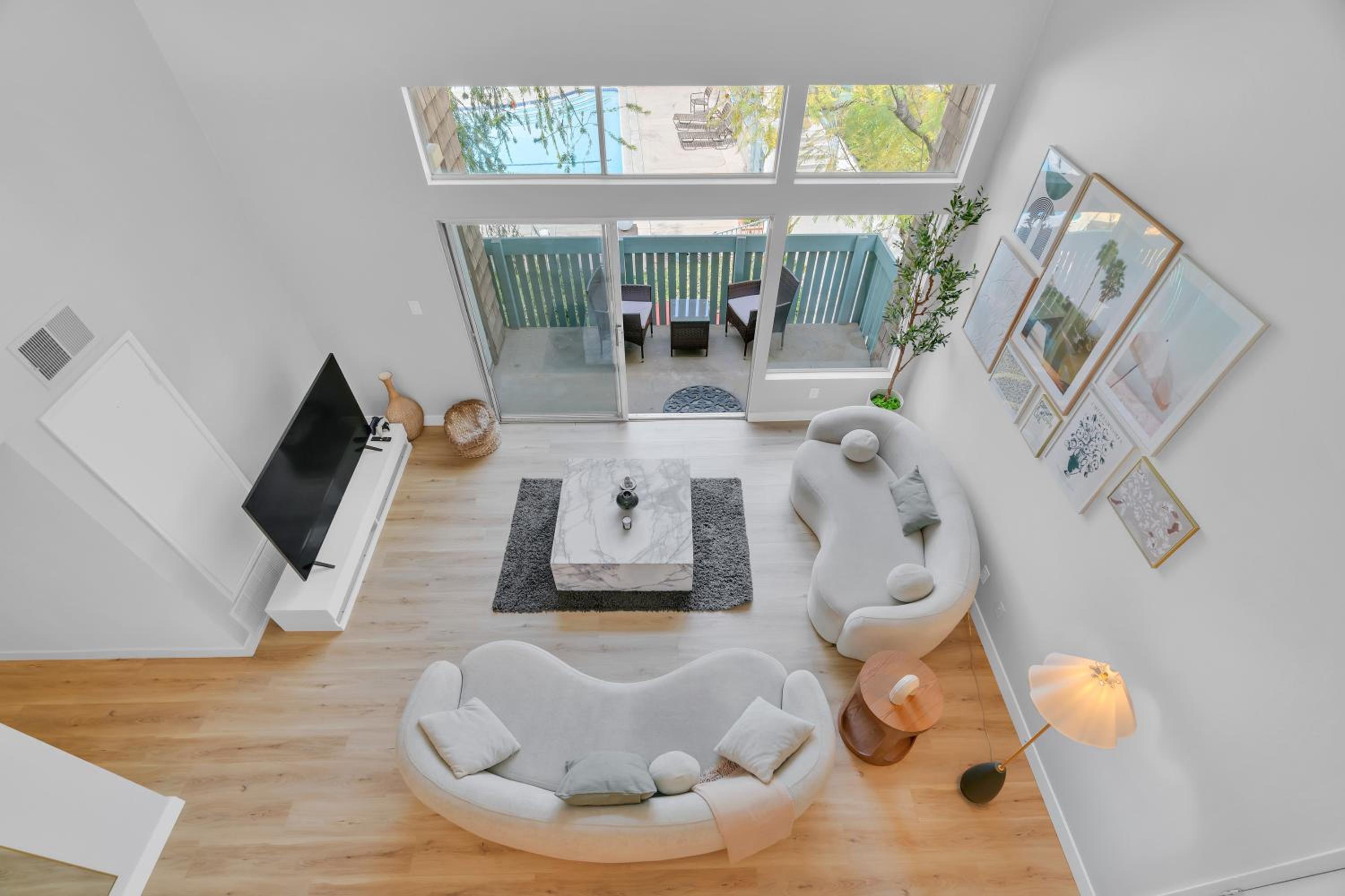 High Ceilings 3BR with Loft-2 Baths Pool & Jacuzzi