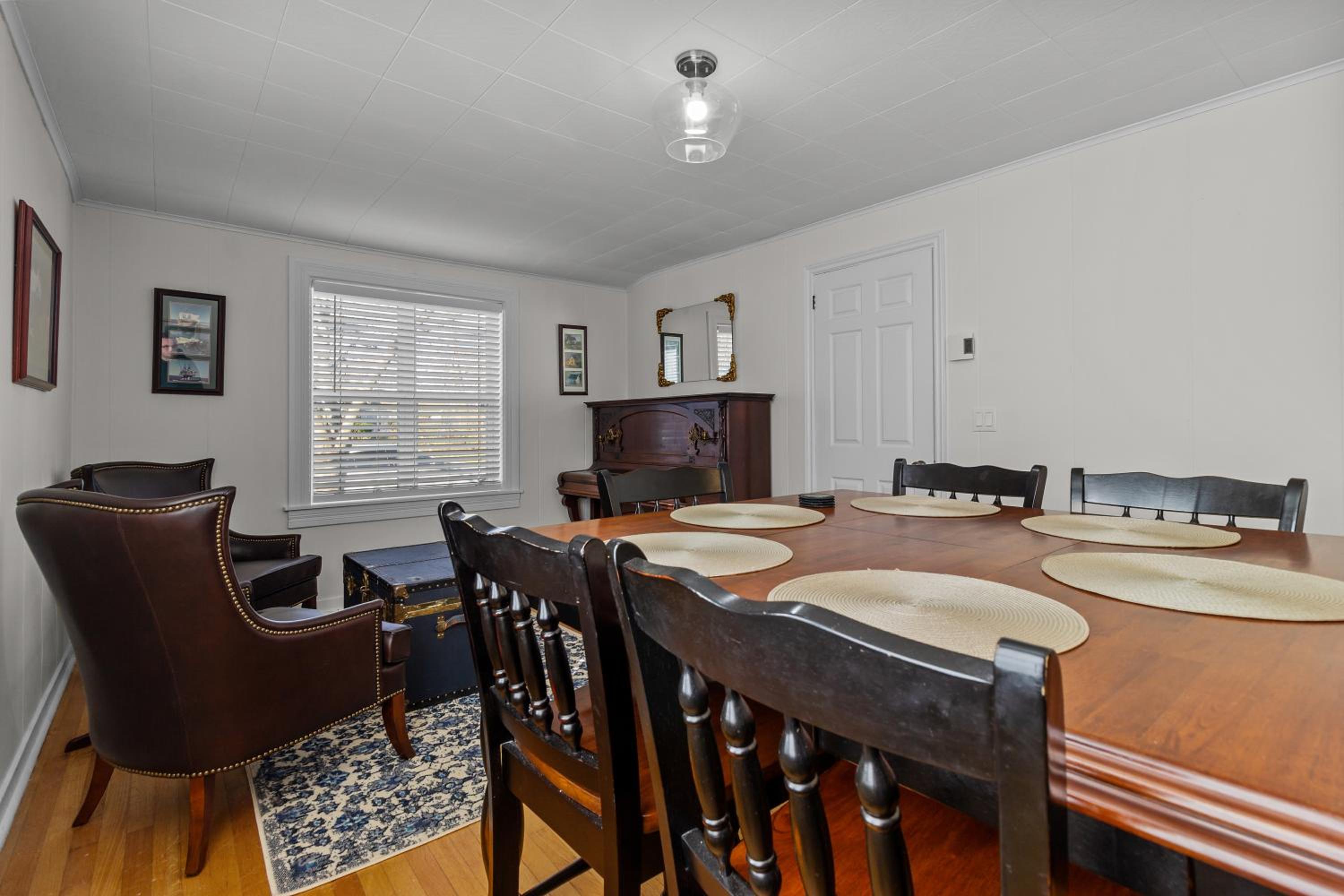 Historic 3BR W Modern Comforts In Holyrood