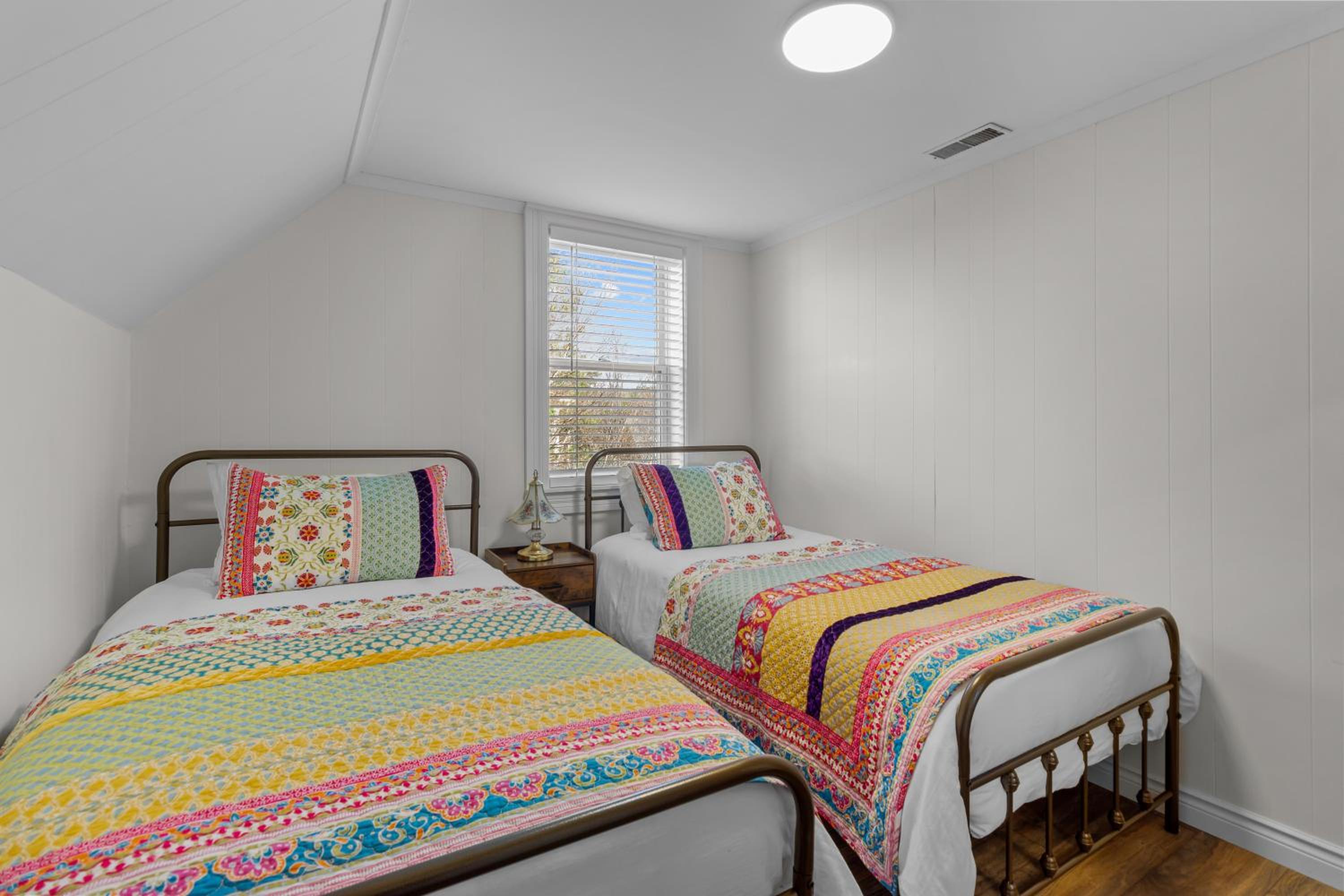 Historic 3BR W Modern Comforts In Holyrood