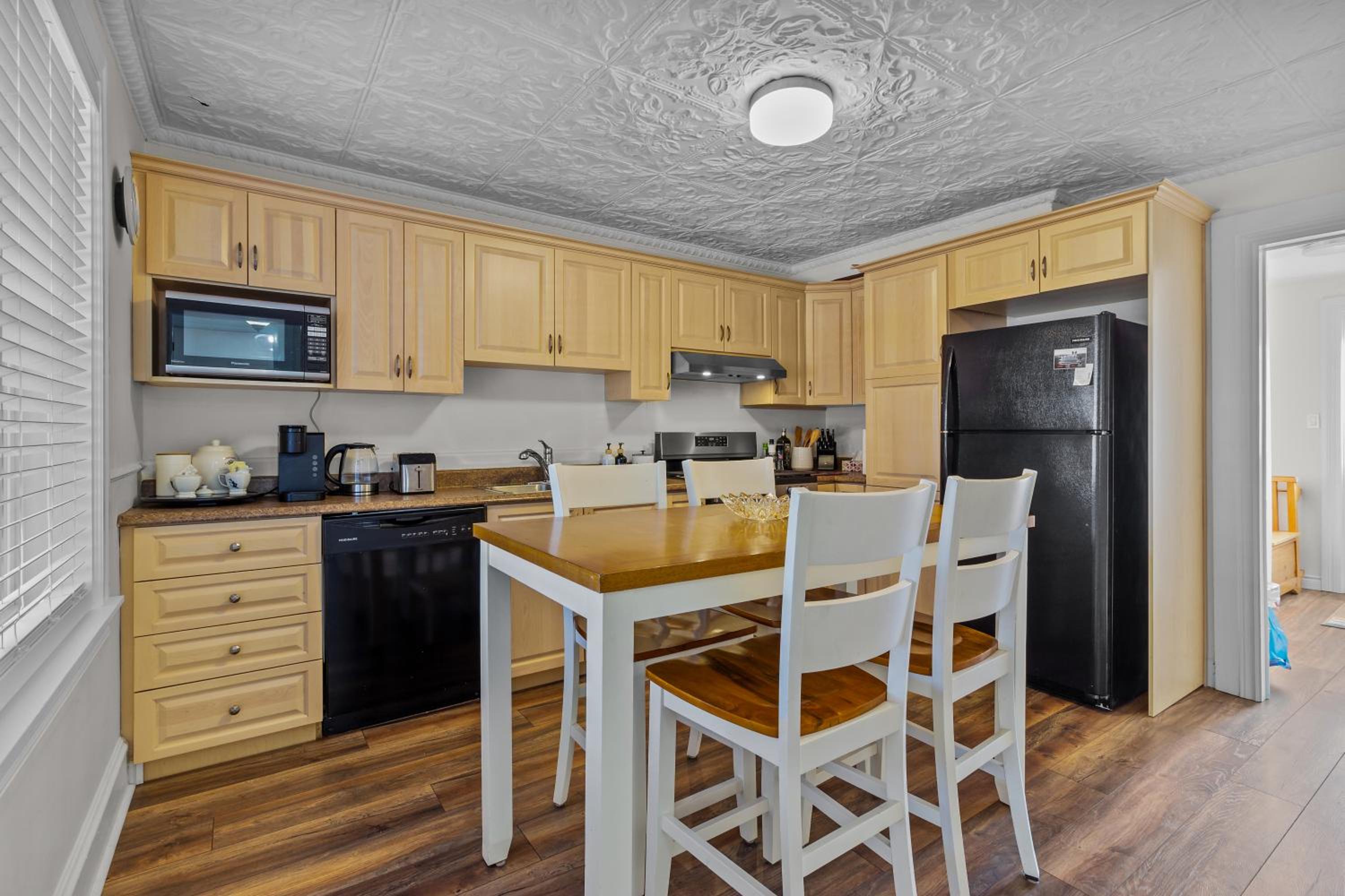 Historic 3BR W Modern Comforts In Holyrood