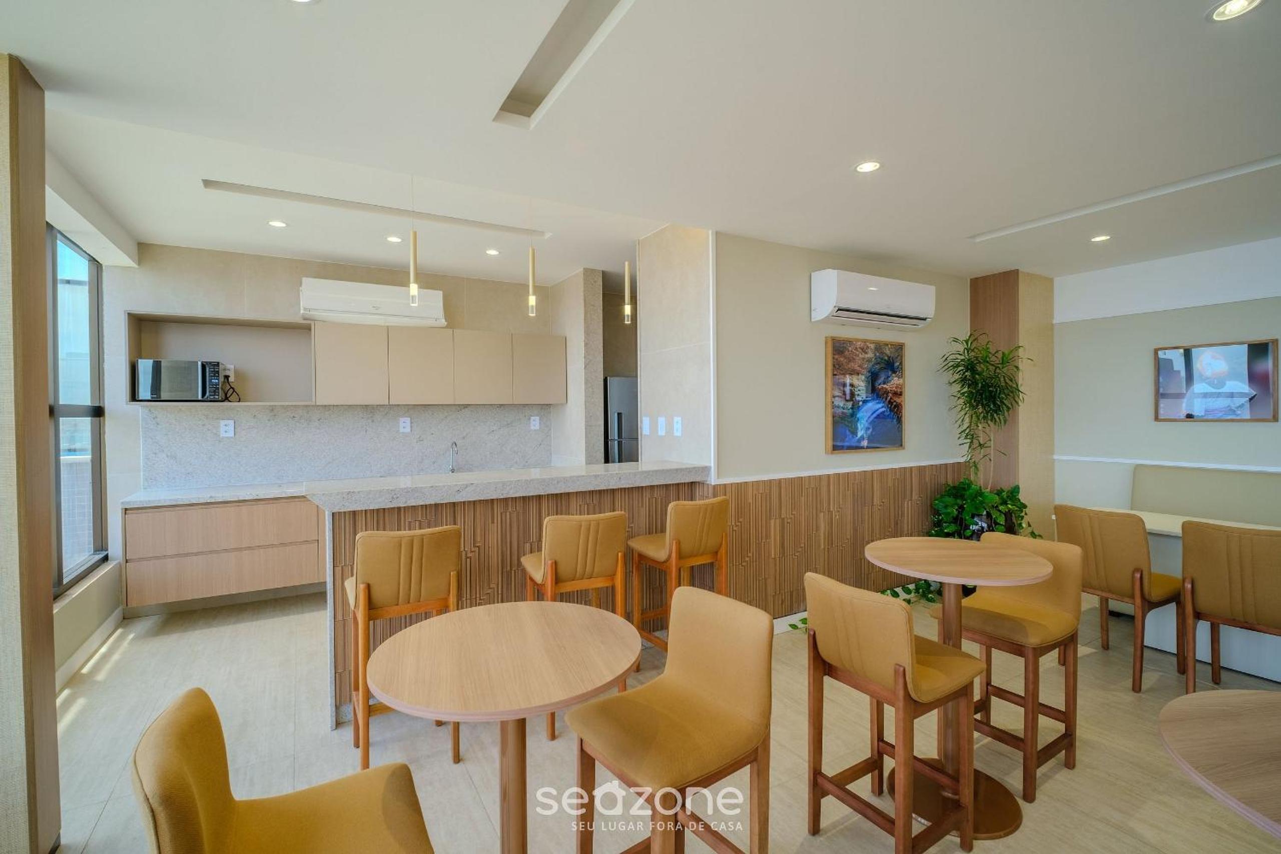 SMT - Building 750m from the Beach in Salvador