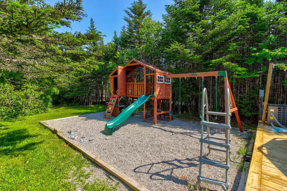 Pondside Bliss WPrivate Pool - Magical Getaway
