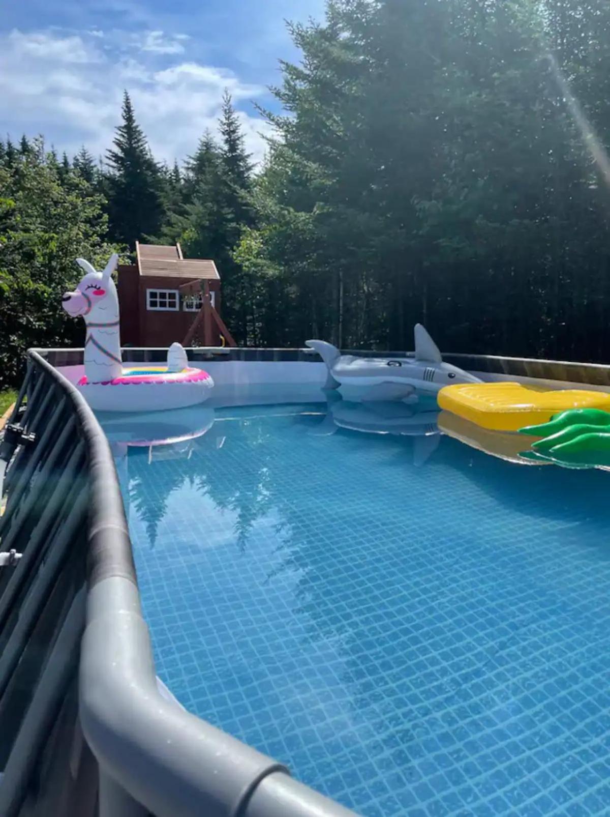 Pondside Bliss WPrivate Pool - Magical Getaway