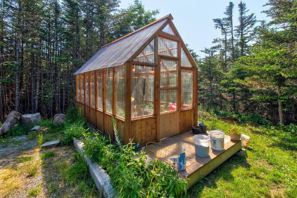 Pondside Bliss WPrivate Pool - Magical Getaway