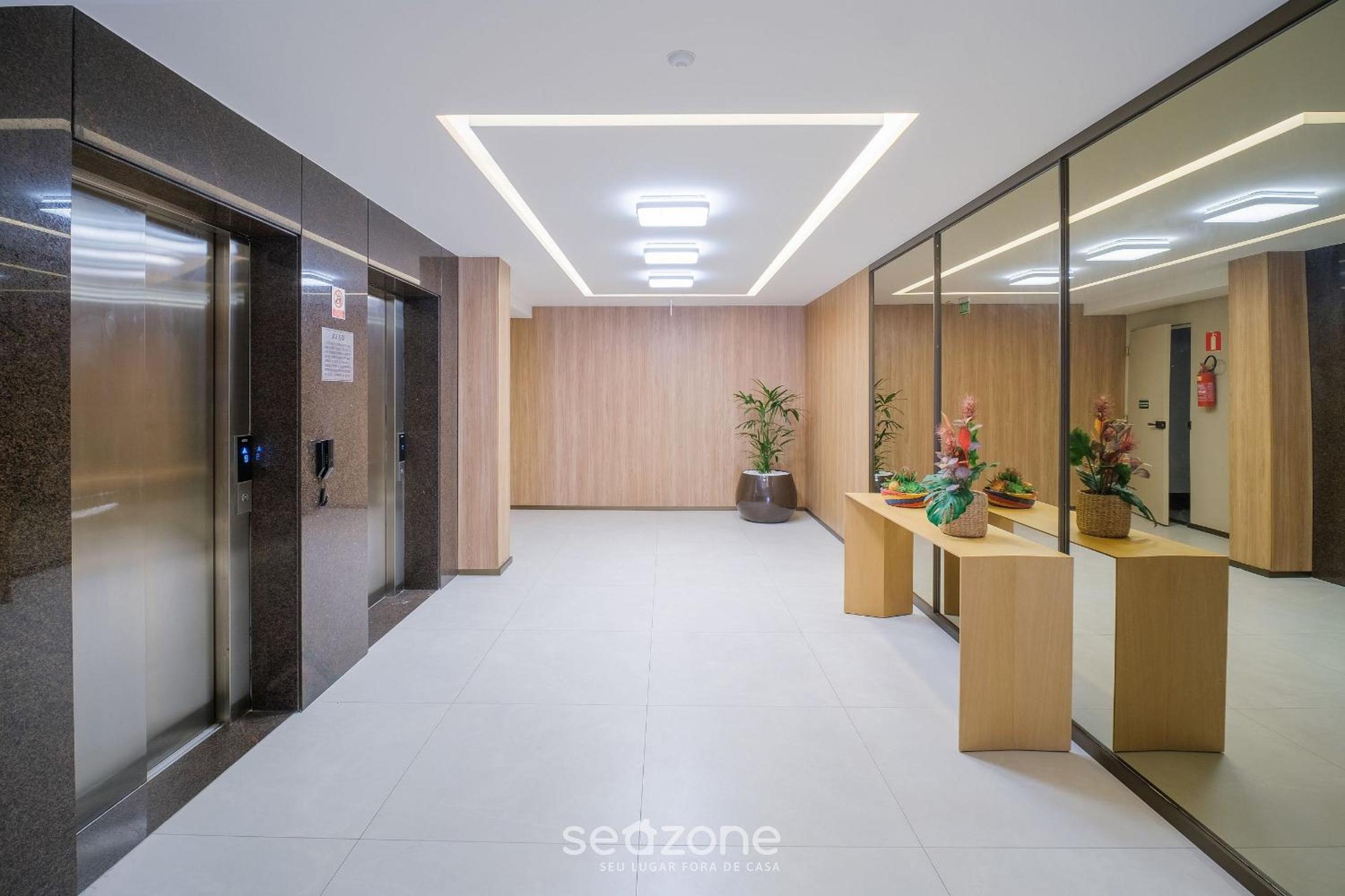 SMT - Building 750m from the Beach in Salvador