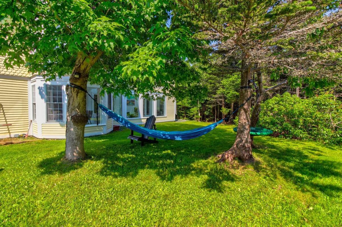 Pondside Bliss WPrivate Pool - Magical Getaway