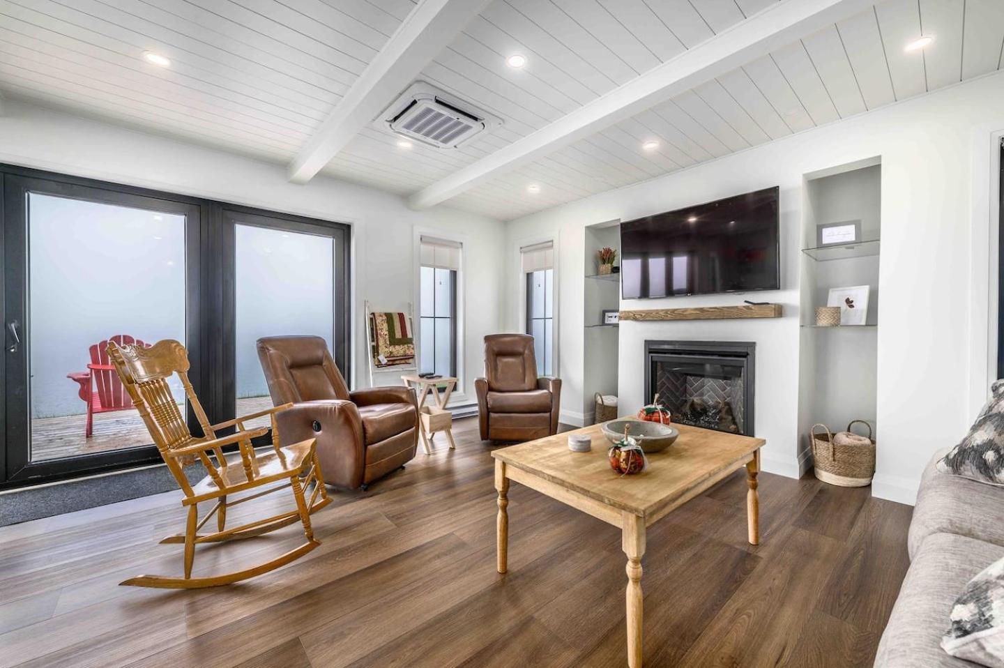 Ocean Front Saltbox 'SeaForever' wHot Tub