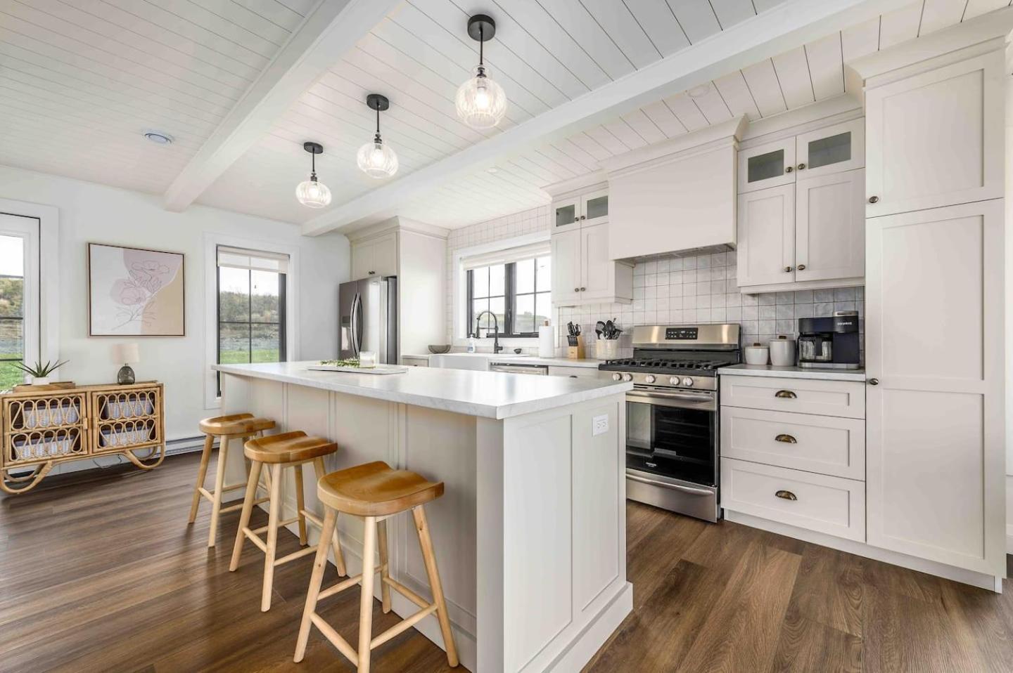 Ocean Front Saltbox 'SeaForever' wHot Tub