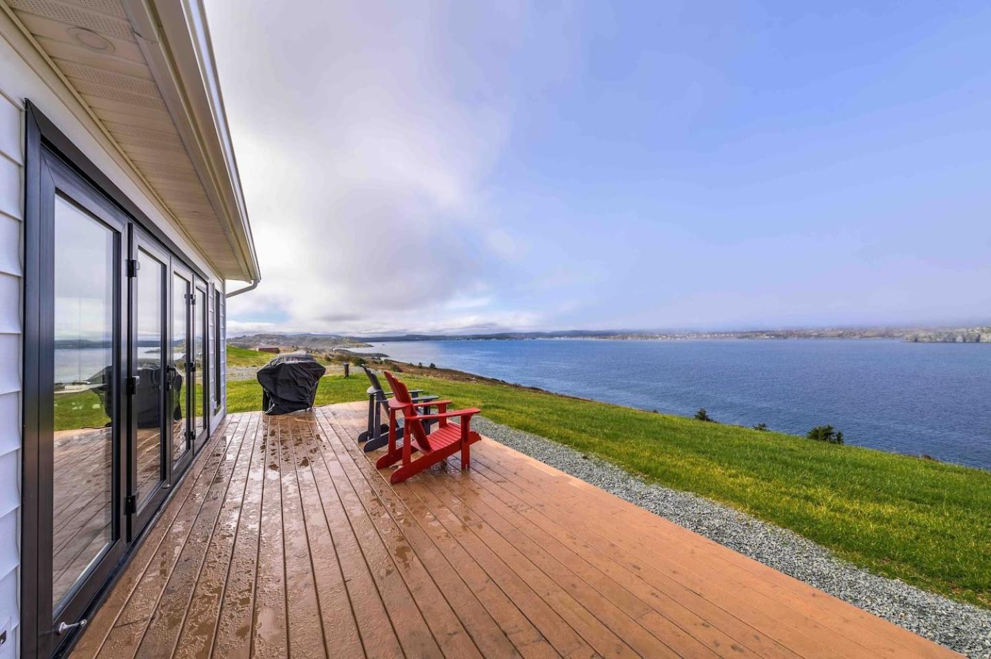 Ocean Front Saltbox 'SeaForever' wHot Tub