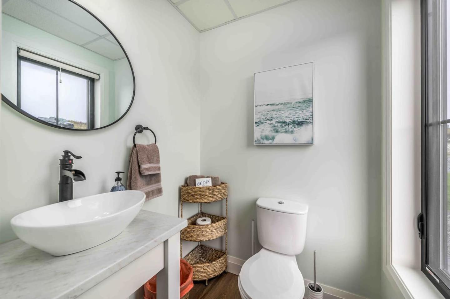 Ocean Front Saltbox 'SeaForever' wHot Tub