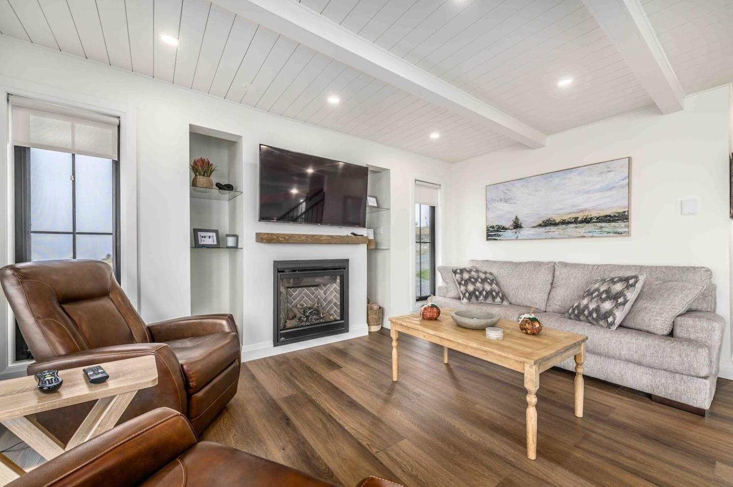 Ocean Front Saltbox 'SeaForever' wHot Tub