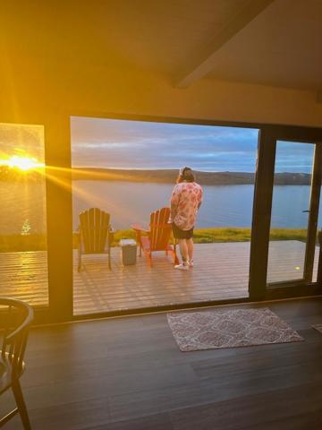 Ocean Front Saltbox 'SeaForever' wHot Tub