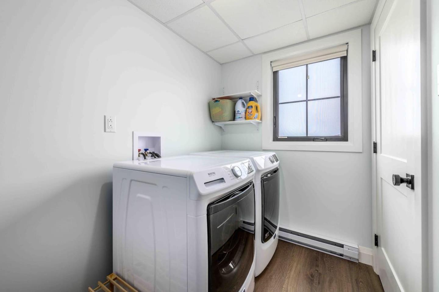 Ocean Front Saltbox 'SeaForever' wHot Tub