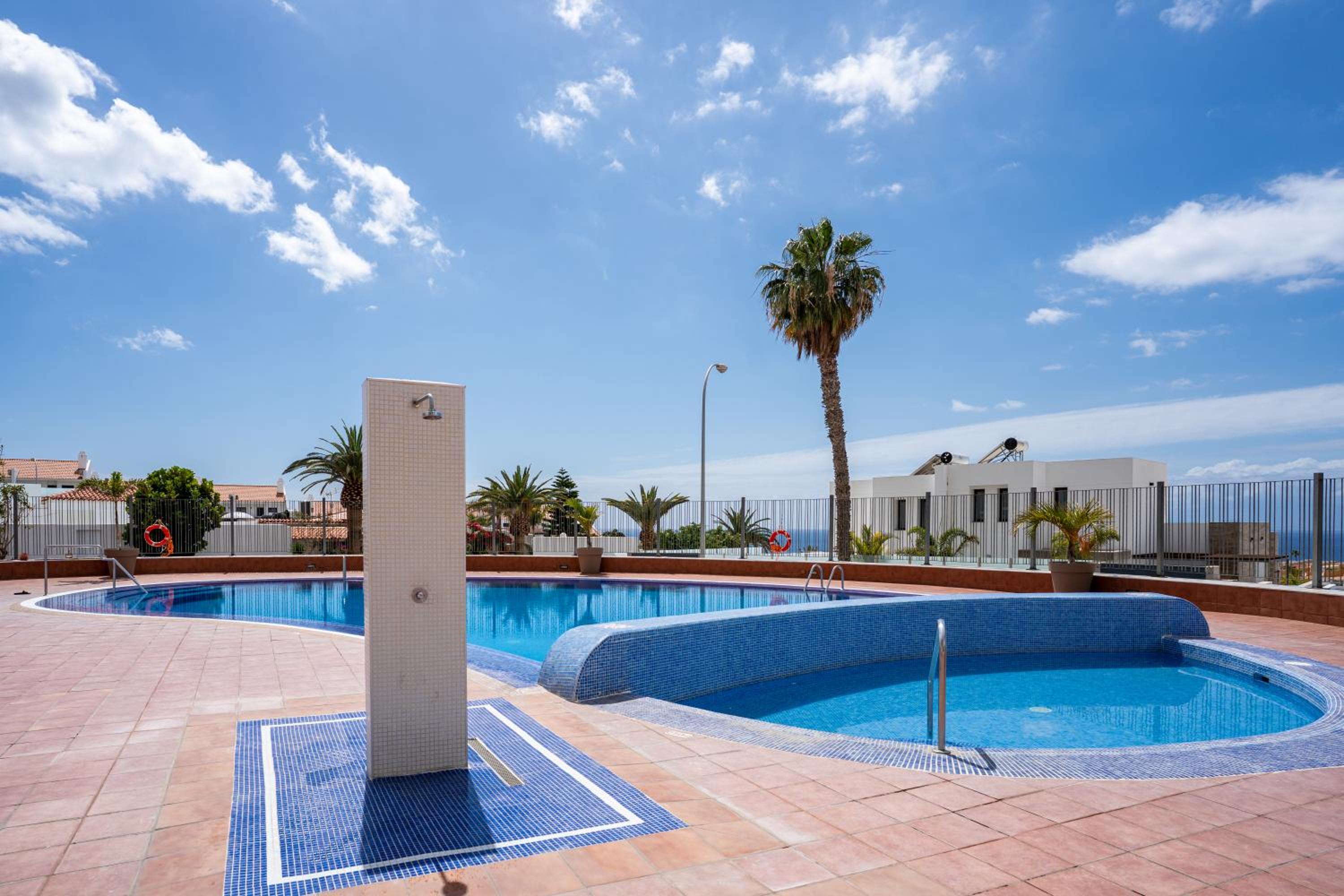 Apartment with Ocean Views & Pool in Colina Blanca, Costa Adeje