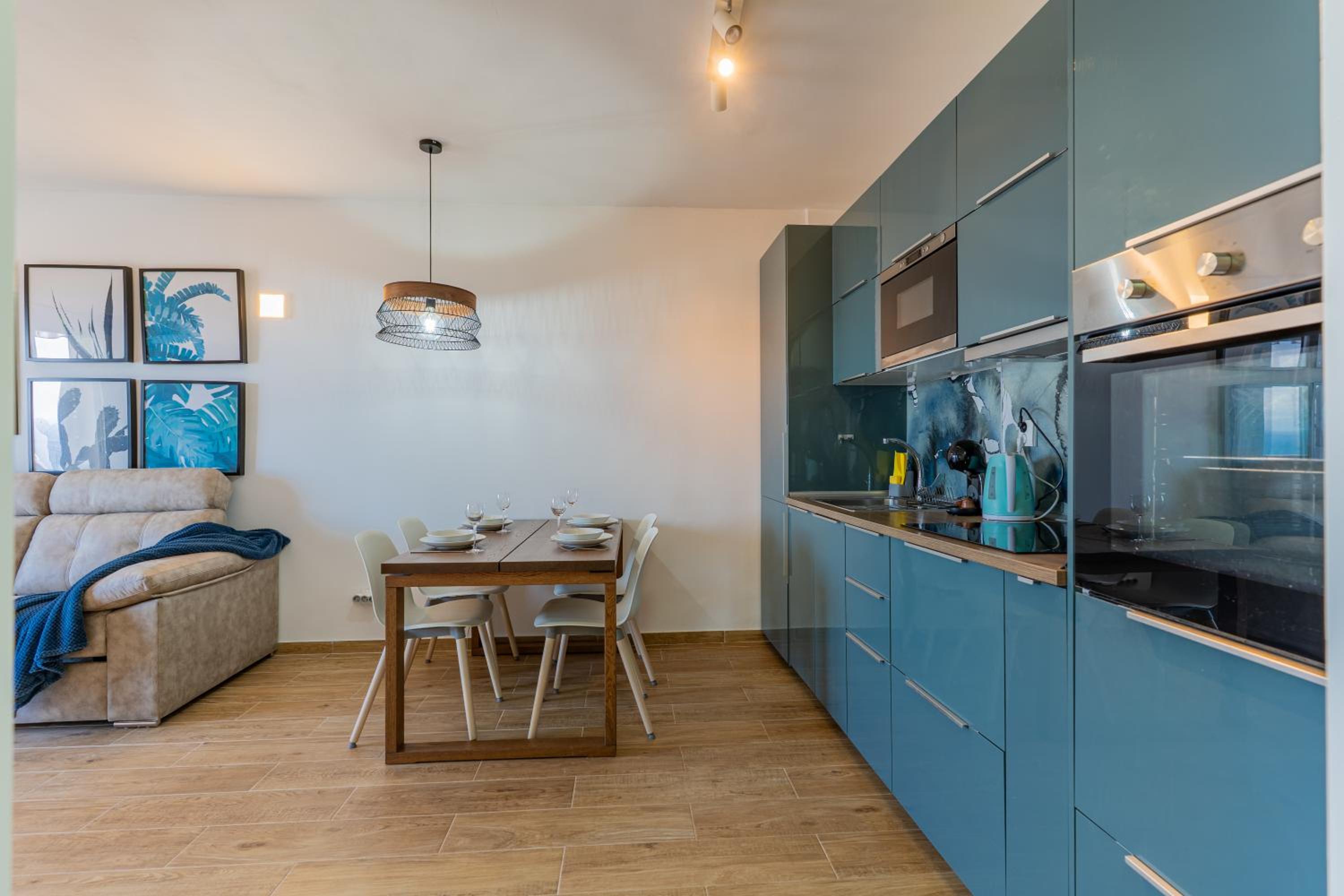 Apartment with Ocean Views & Pool in Colina Blanca, Costa Adeje