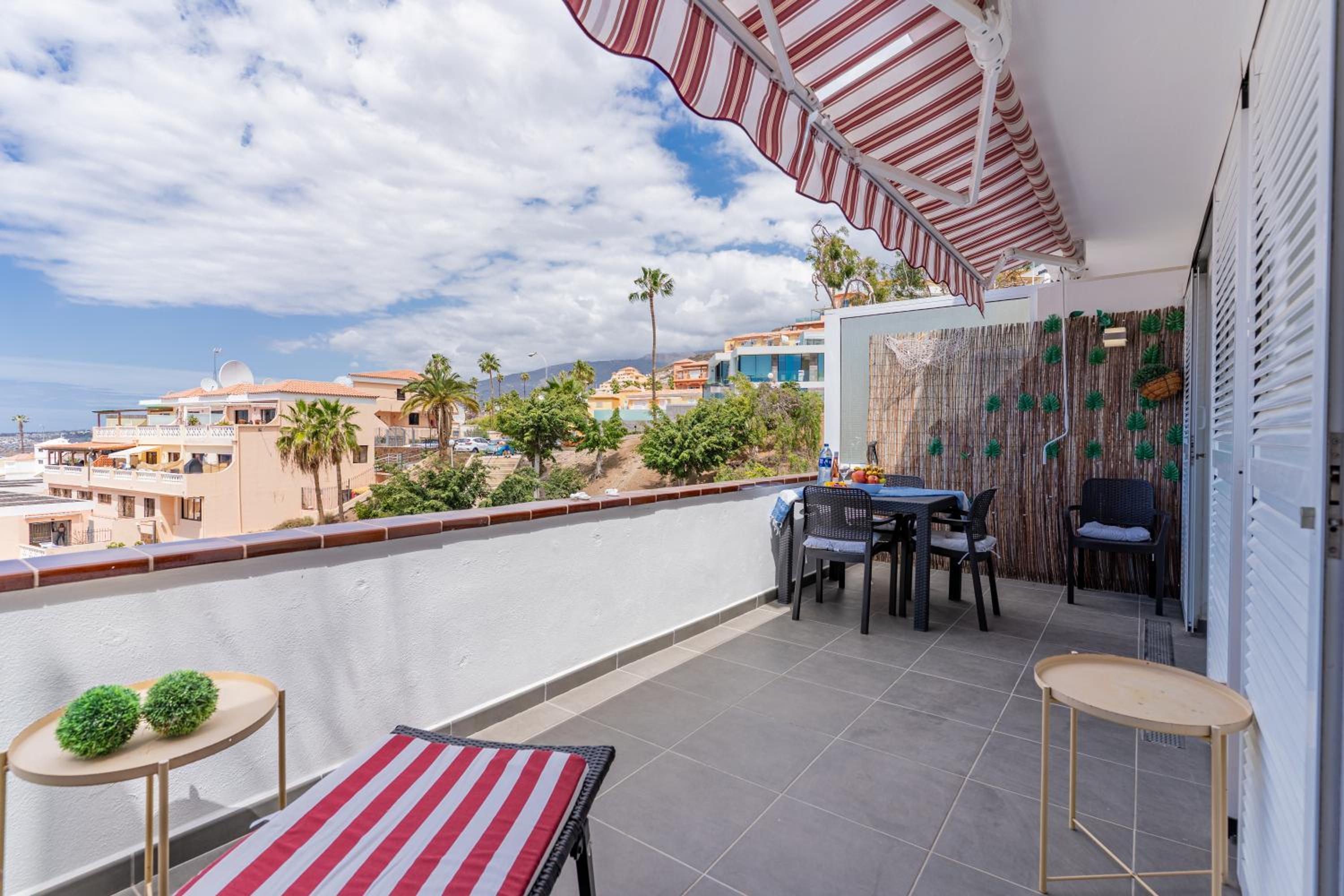 Apartment with Ocean Views & Pool in Colina Blanca, Costa Adeje