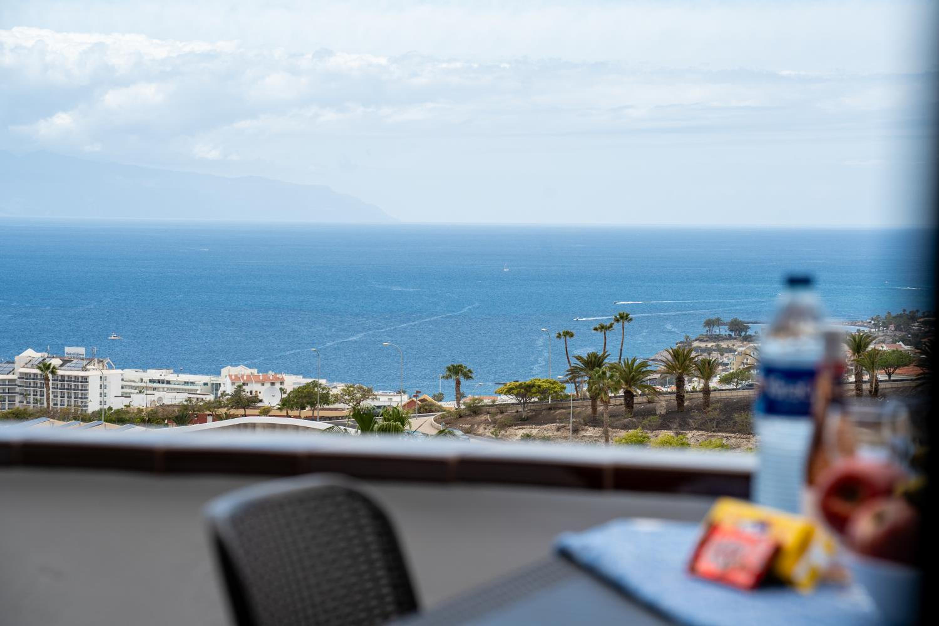 Apartment with Ocean Views & Pool in Colina Blanca, Costa Adeje