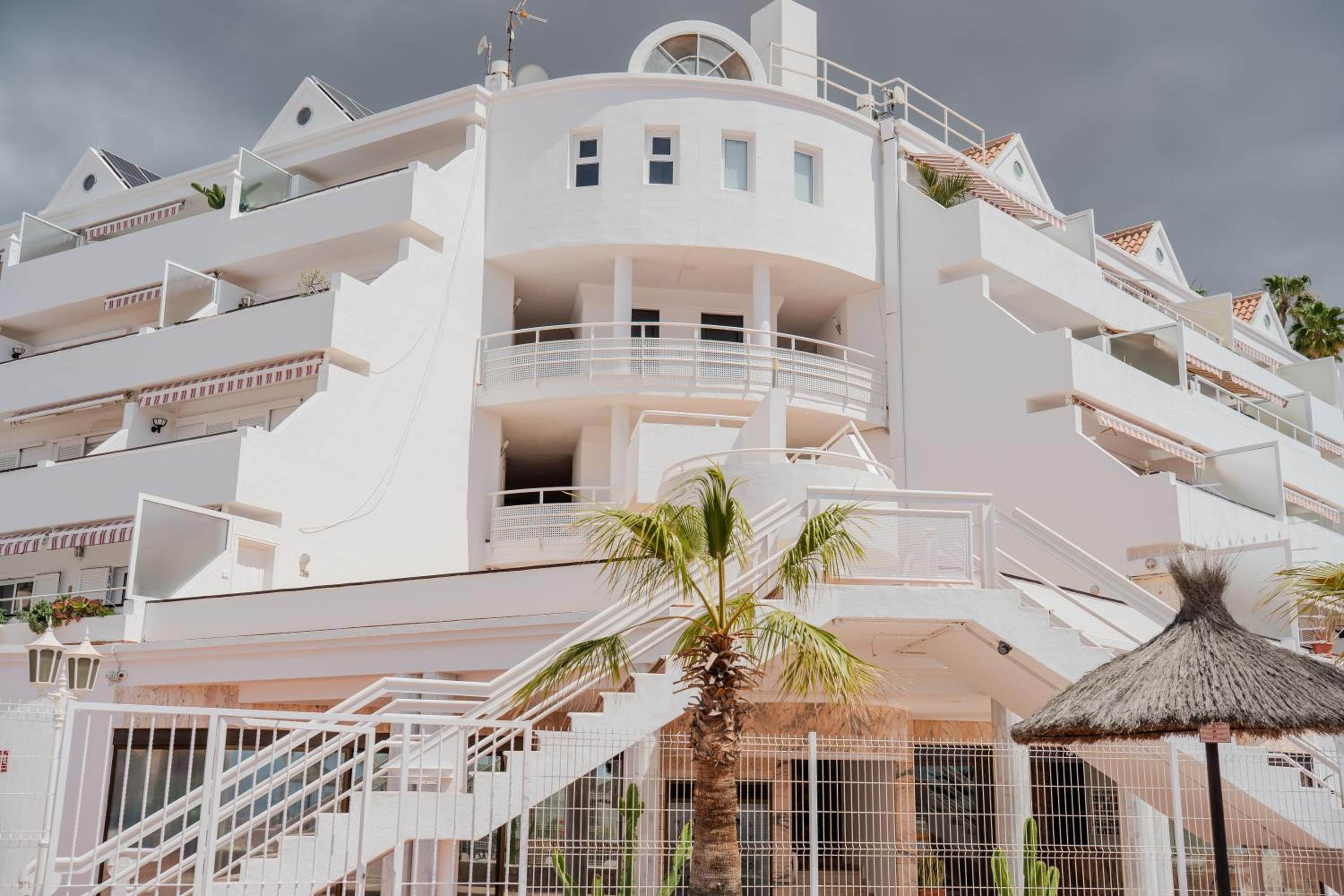 Apartment with Ocean Views & Pool in Colina Blanca, Costa Adeje