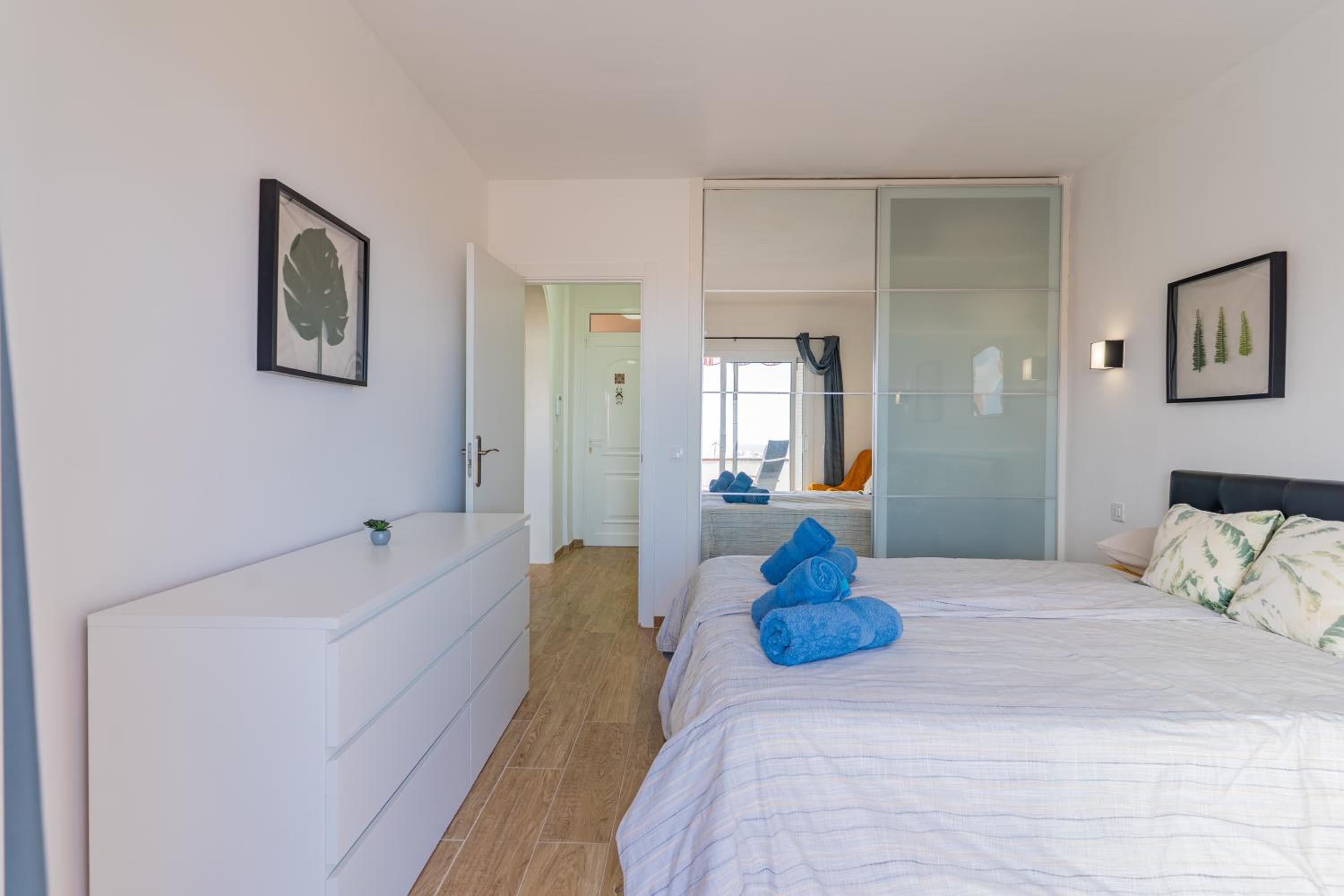 Apartment with Ocean Views & Pool in Colina Blanca, Costa Adeje