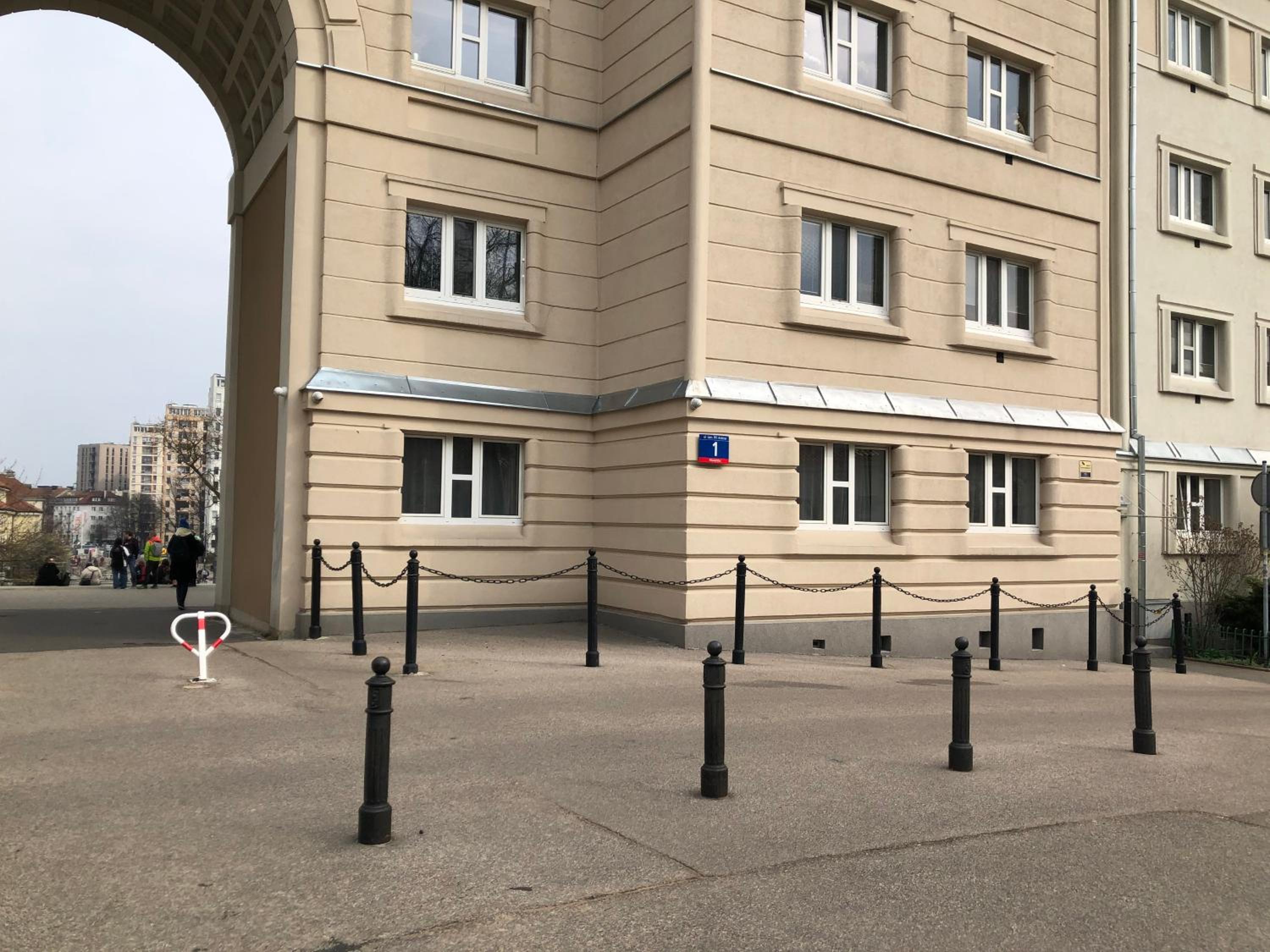 Plac Bankowy Apartment, Metro