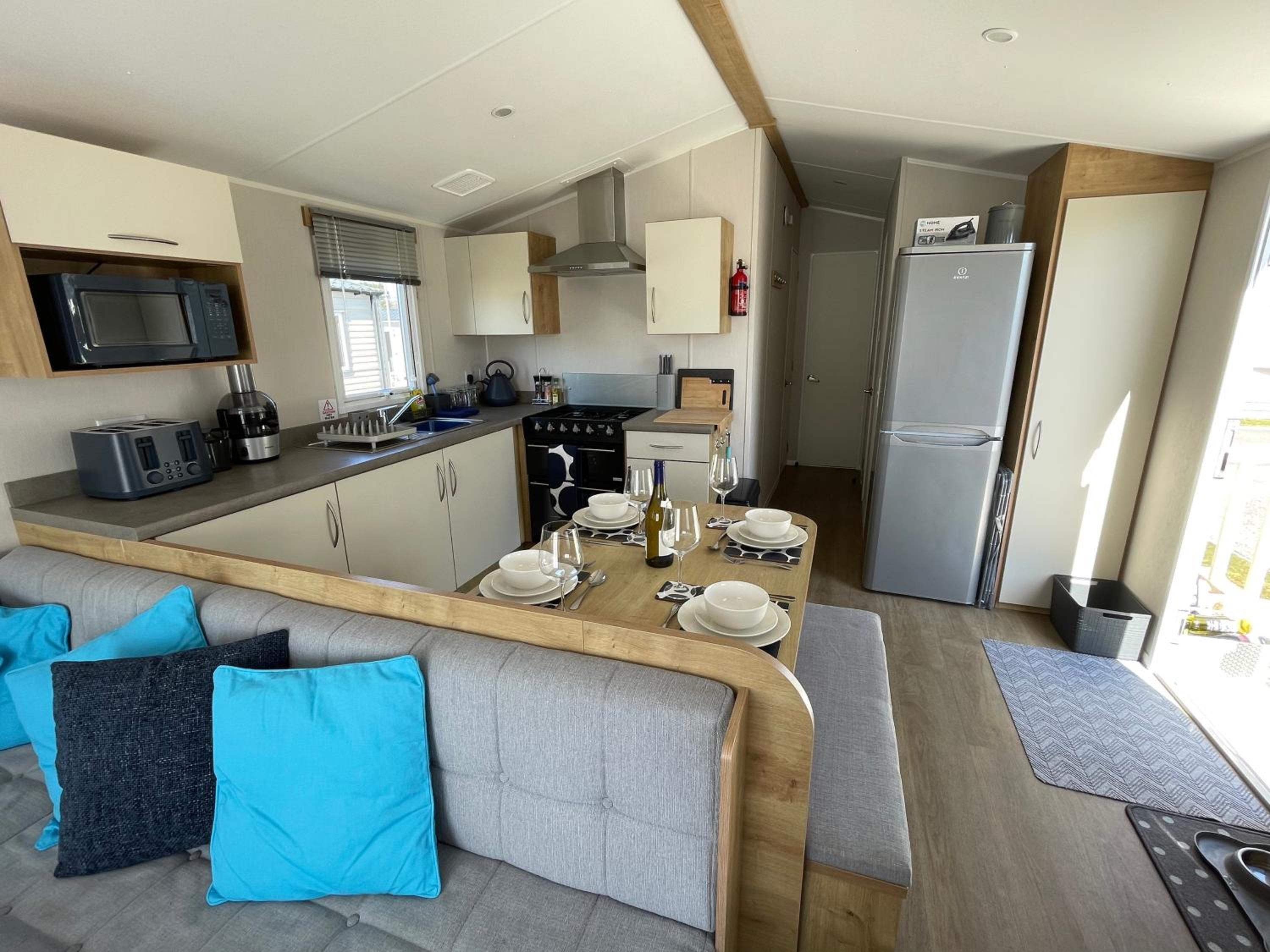 Golden Dunes Retreat, Dog-Friendly Stay at Par Sands Holiday Park, Cornwall
