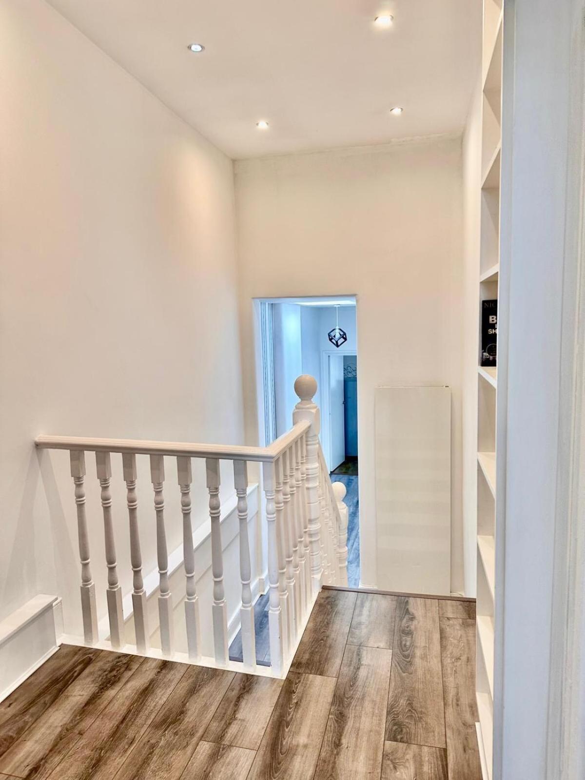 Bright and spacious 2 bed flat