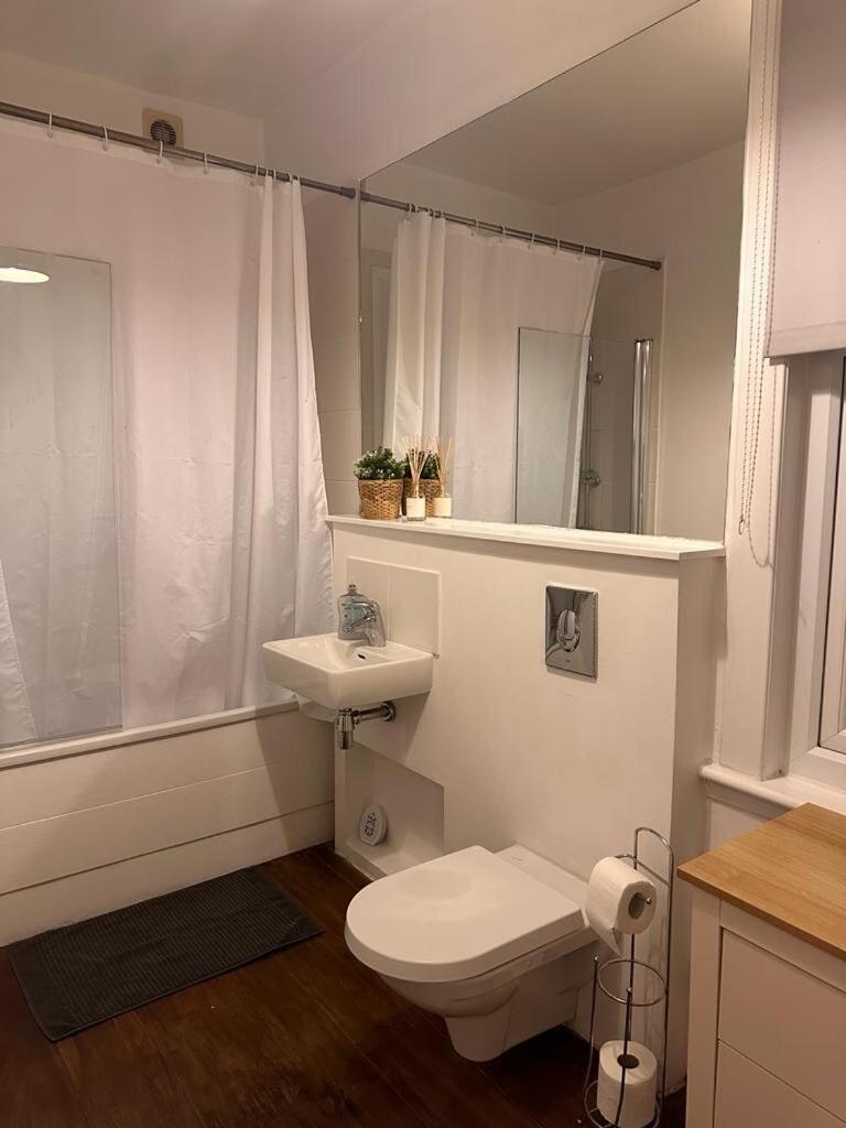 Bright and spacious 2 bed flat