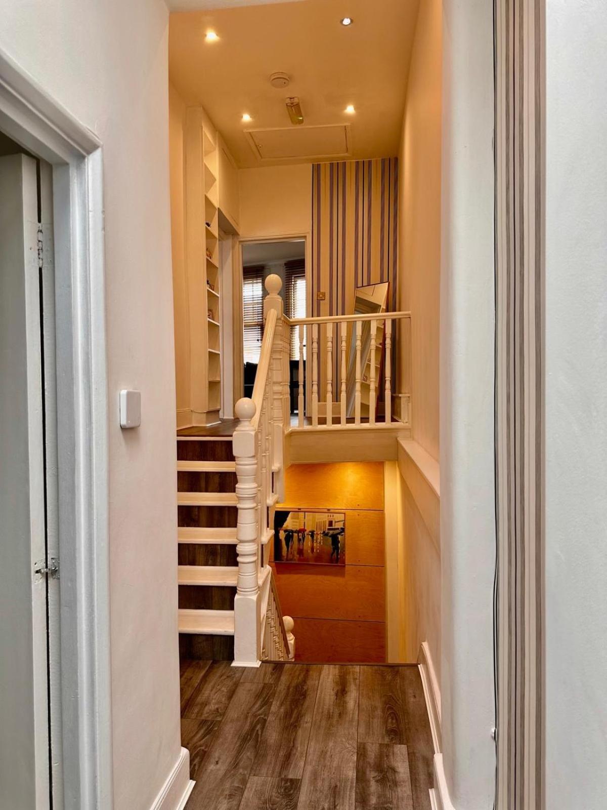 Bright and spacious 2 bed flat