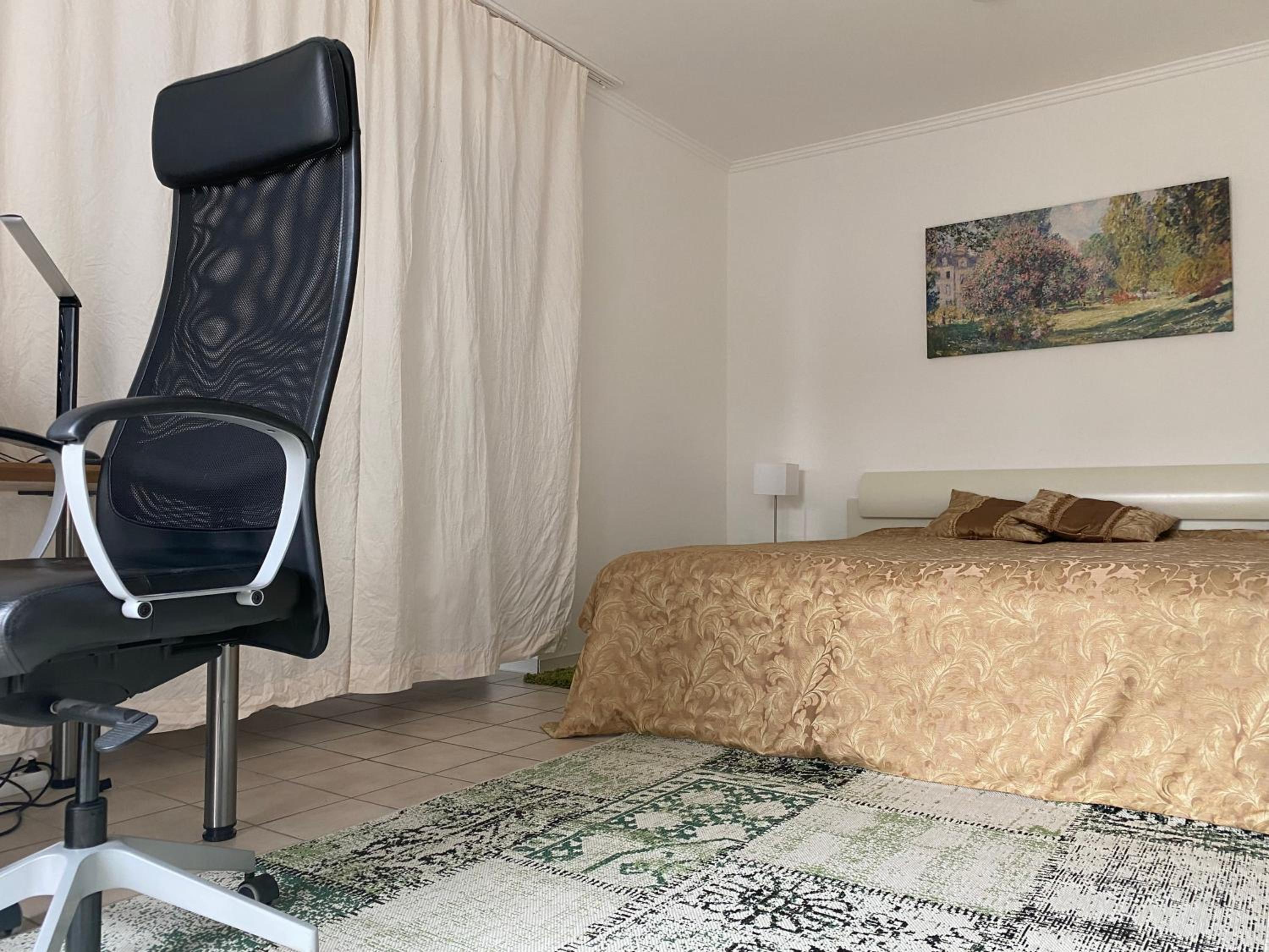 Gemütliche und voll ausgestatette 2 Zimmer Ferienwohnung am Wörthsee mit Terrasse, Grill, Schaukel, Doppelbett oder getrennte Betten fußläufig zu S-Bahn na