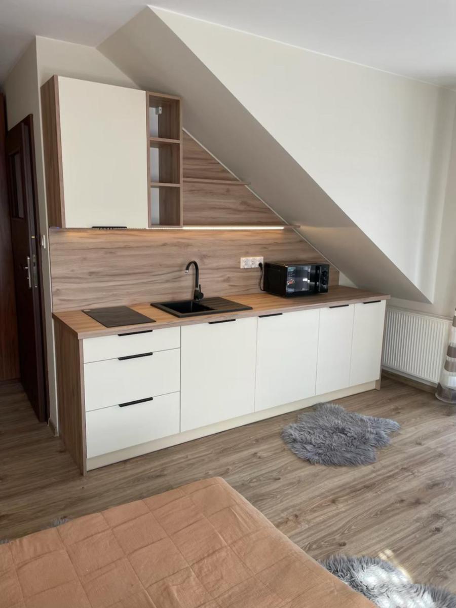 Pokoje i apartamenty nad Letniskową