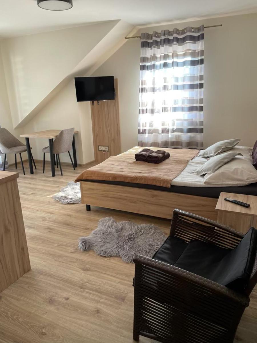 Pokoje i apartamenty nad Letniskową