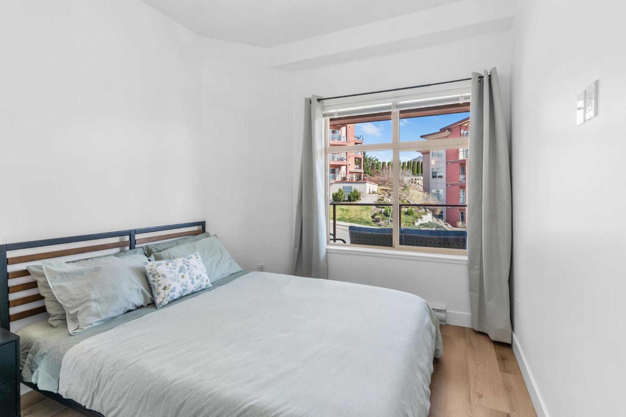 Luxury Lake View Condo in West Kelowna, 5 Star Resort with Pool, Hot Tub and Gym