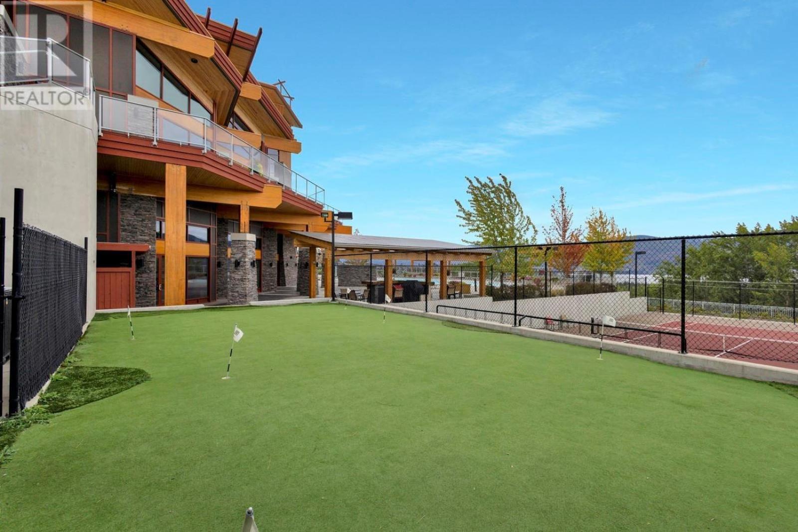 Luxury Lake View Condo in West Kelowna, 5 Star Resort with Pool, Hot Tub and Gym