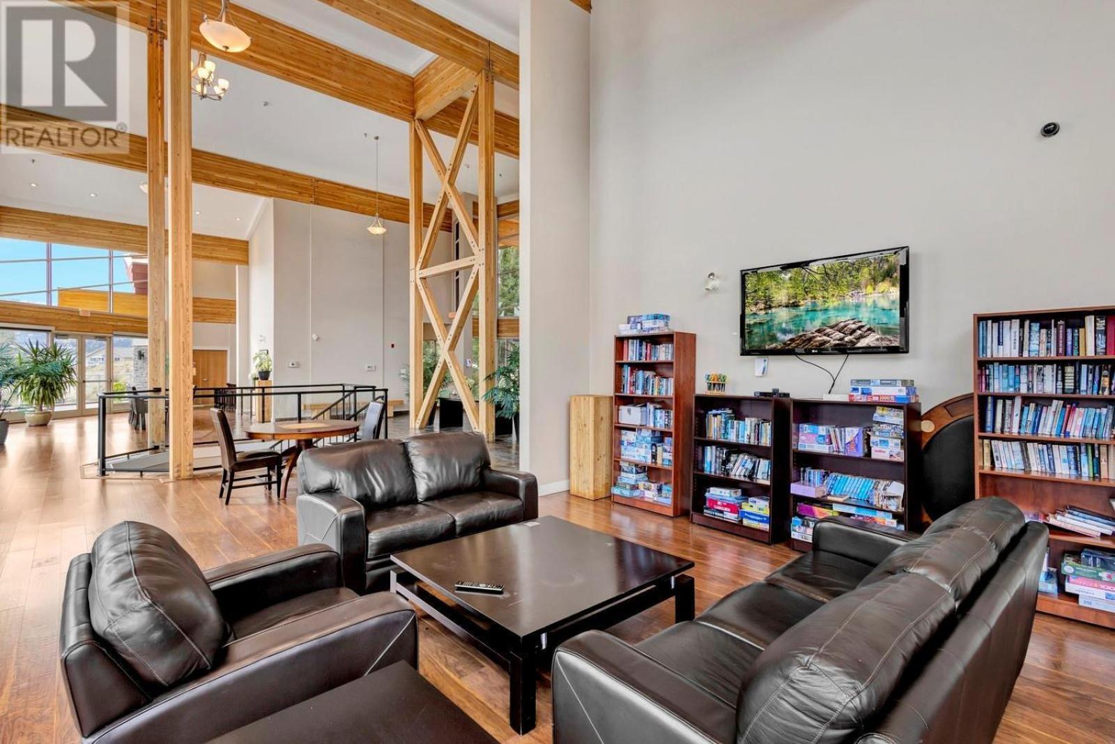 Luxury Lake View Condo in West Kelowna, 5 Star Resort with Pool, Hot Tub and Gym