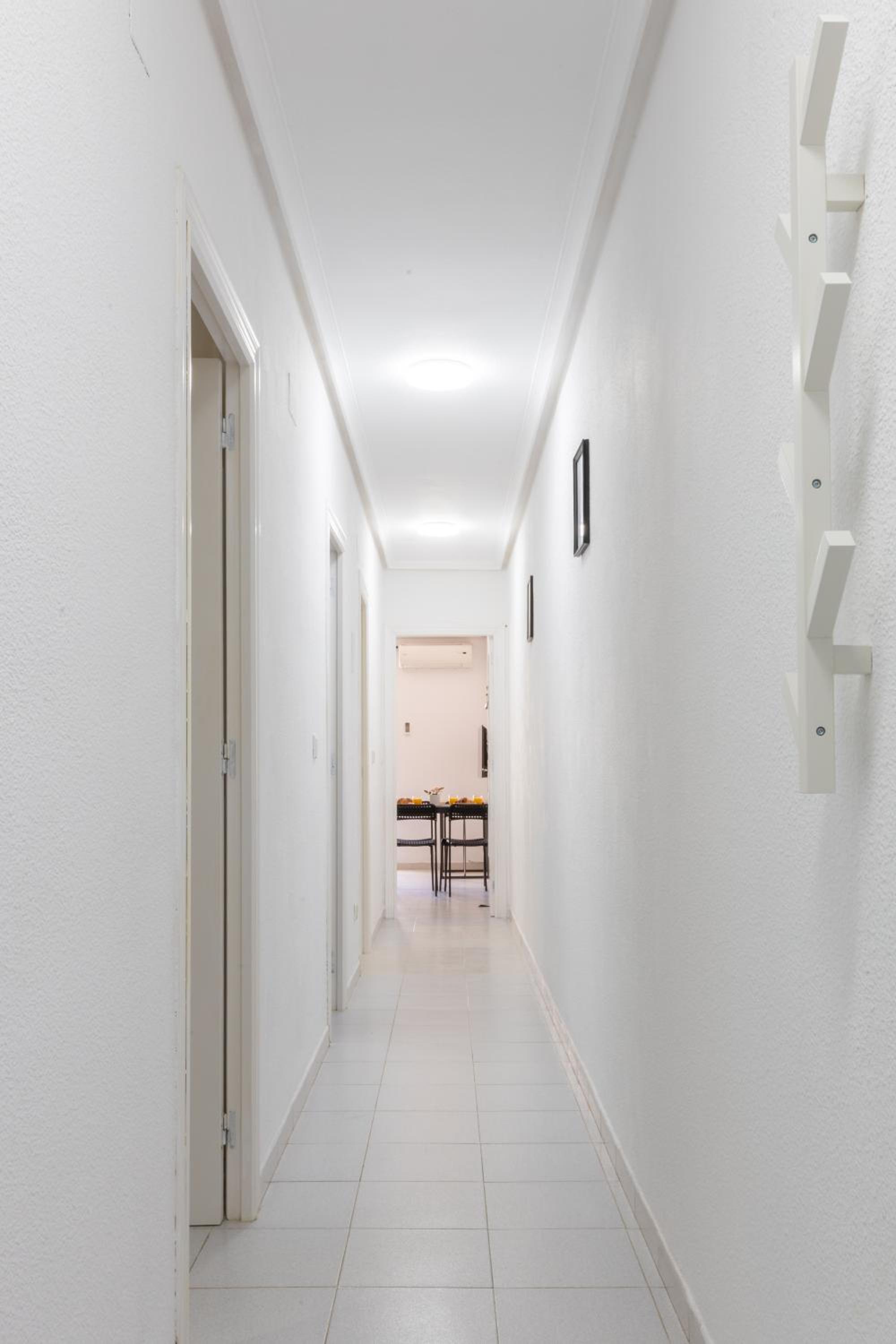 2-bedroom apartment - close to beaches and center