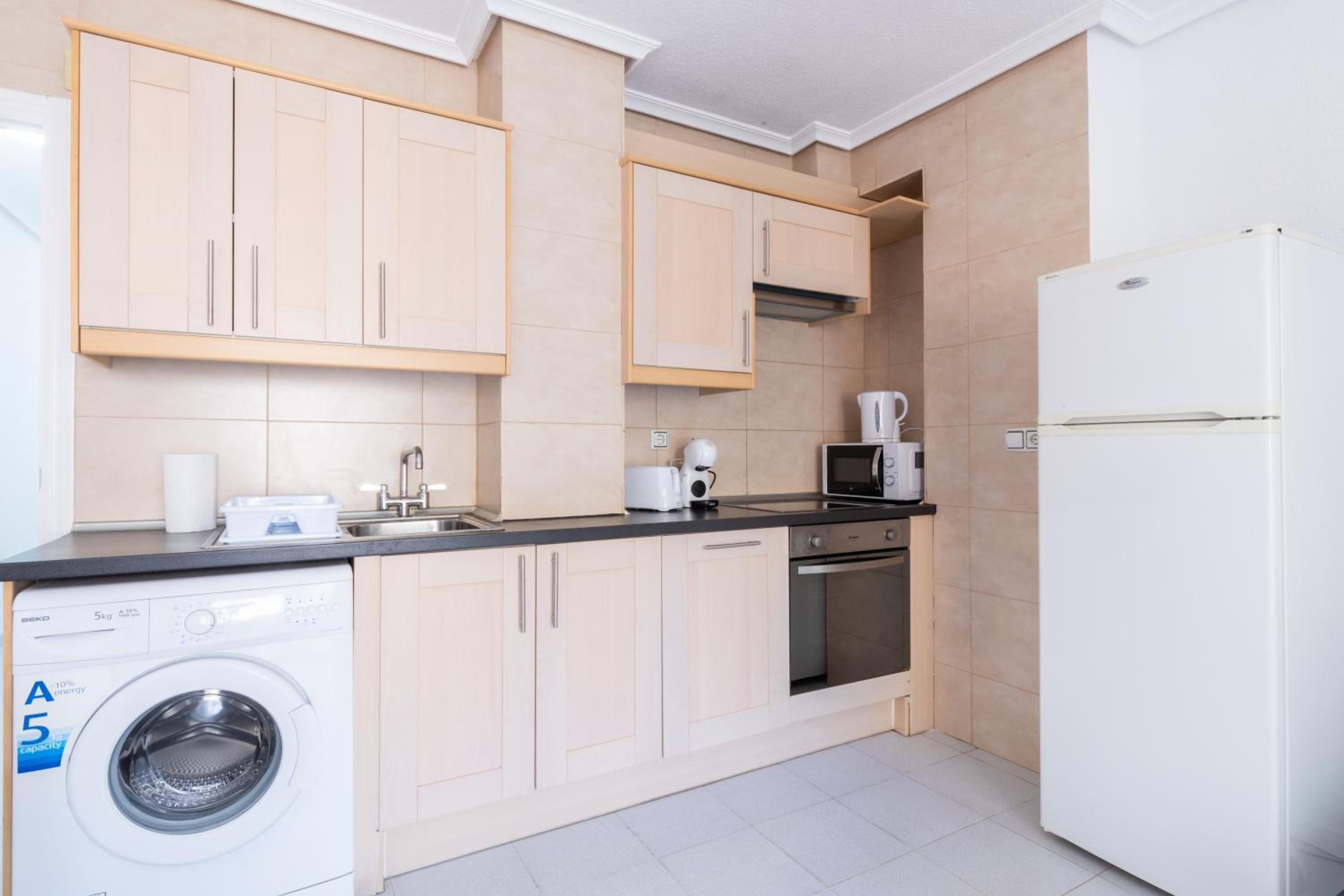 2-bedroom apartment - close to beaches and center
