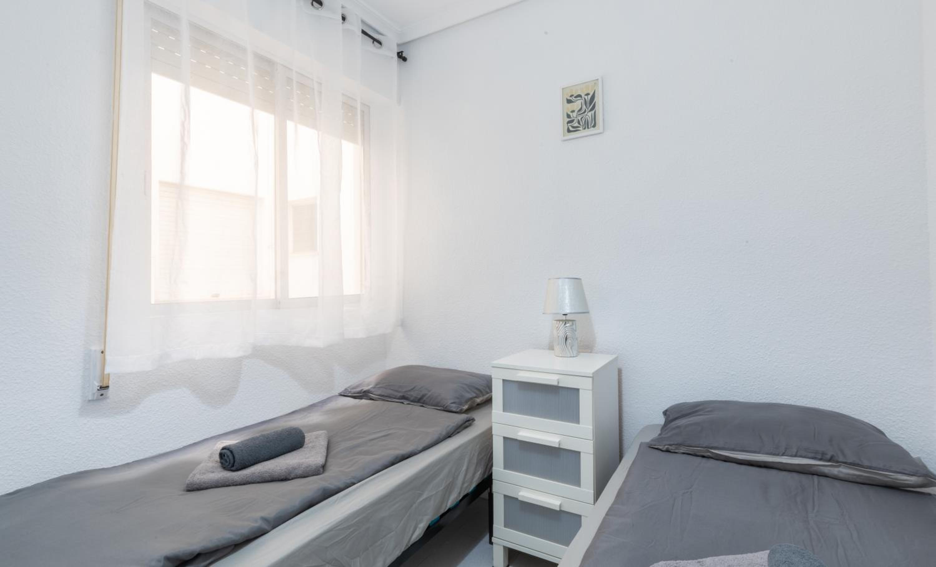 2-bedroom apartment - close to beaches and center