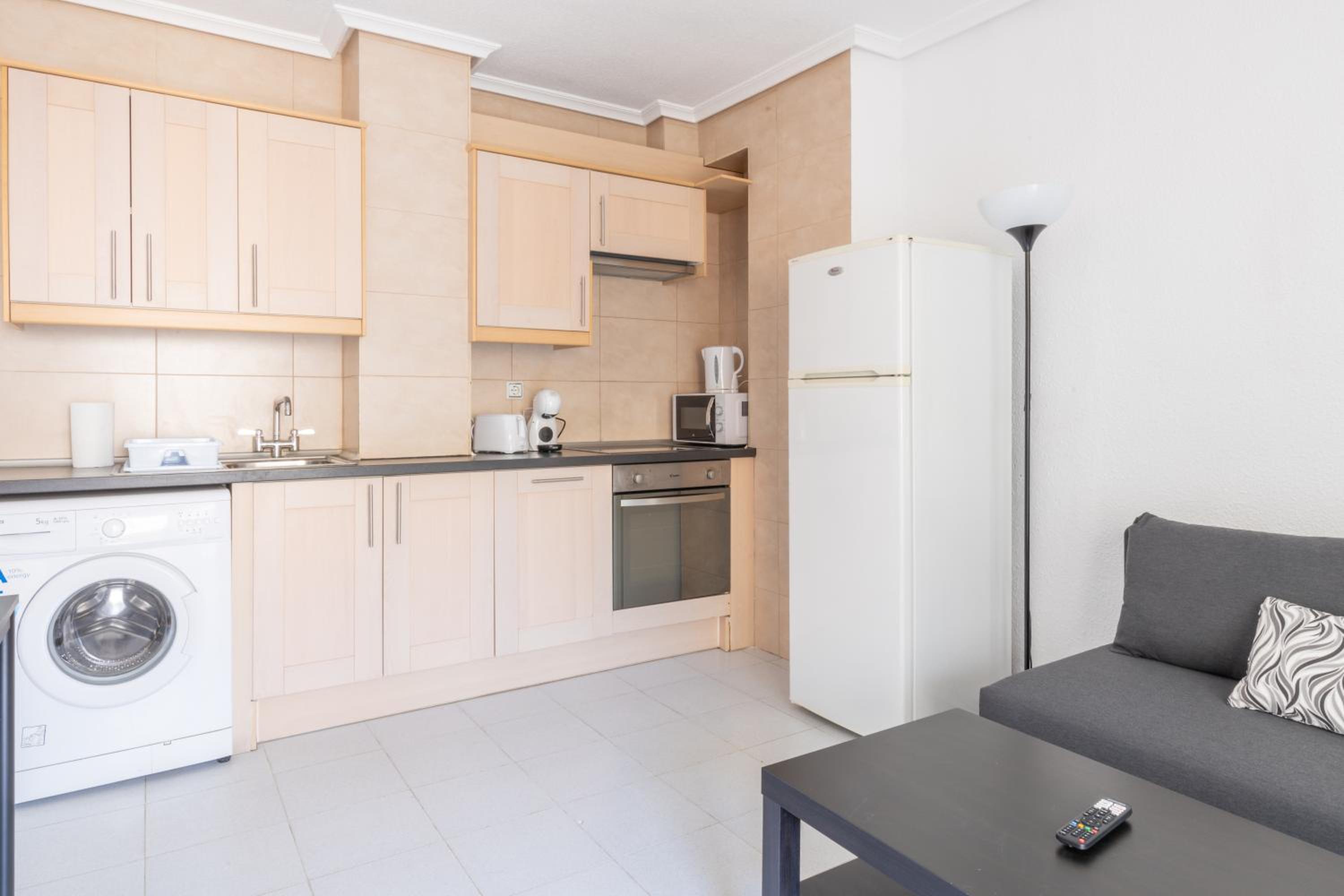 2-bedroom apartment - close to beaches and center