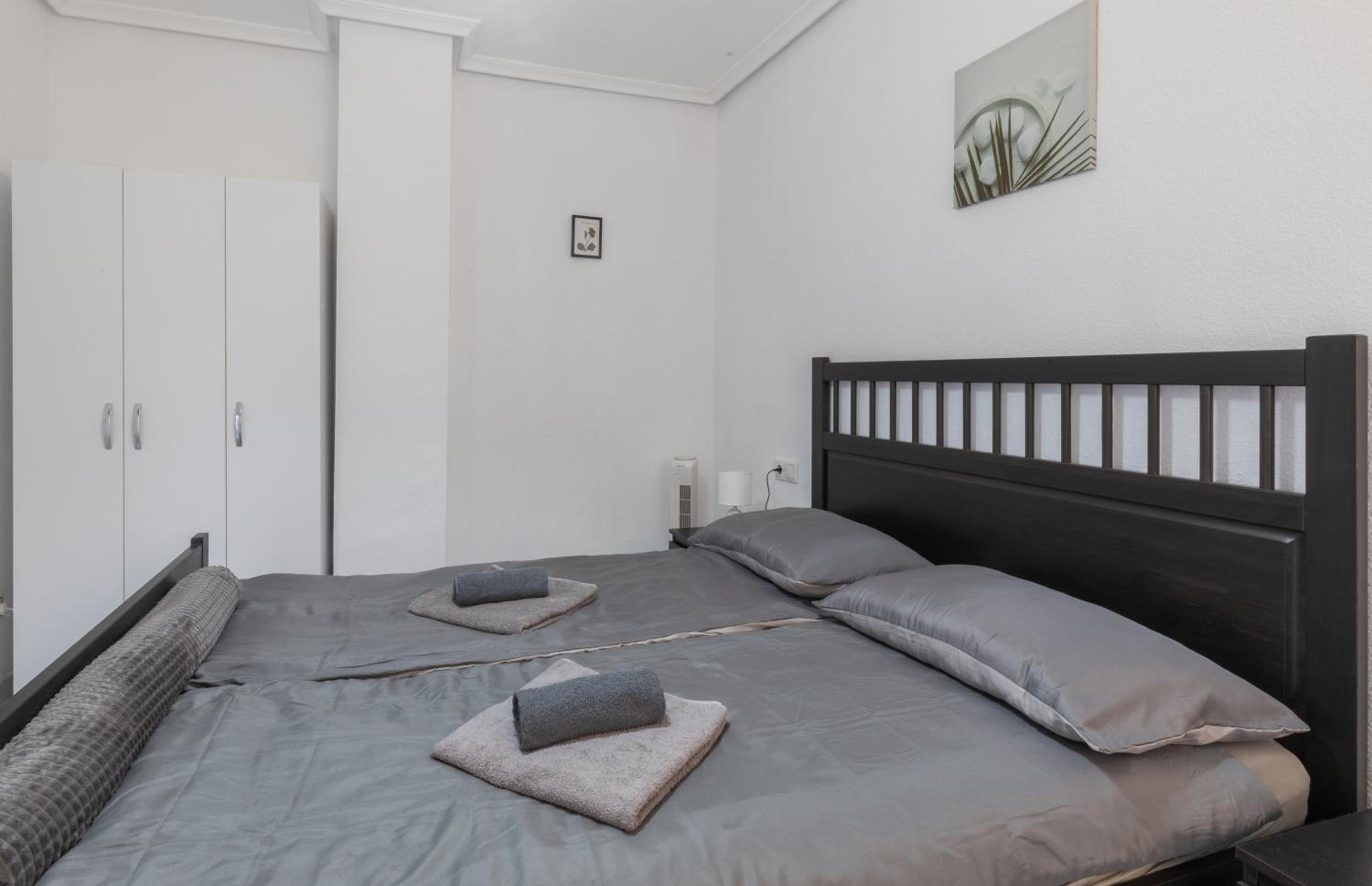 2-bedroom apartment - close to beaches and center